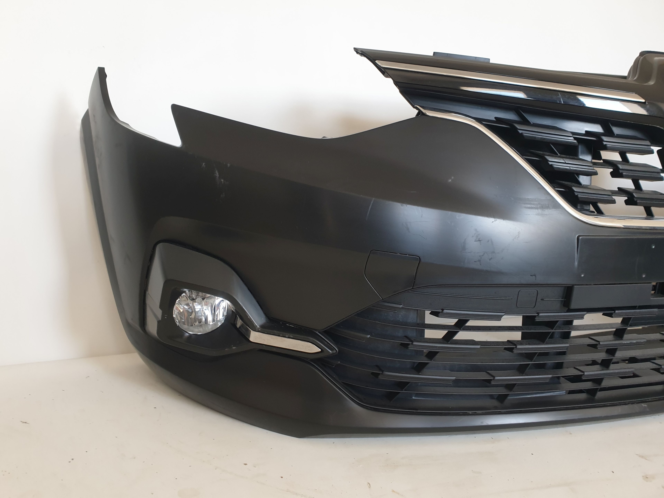 RENAULT TALIANT 21-> bumper front front grill cover 620229186R