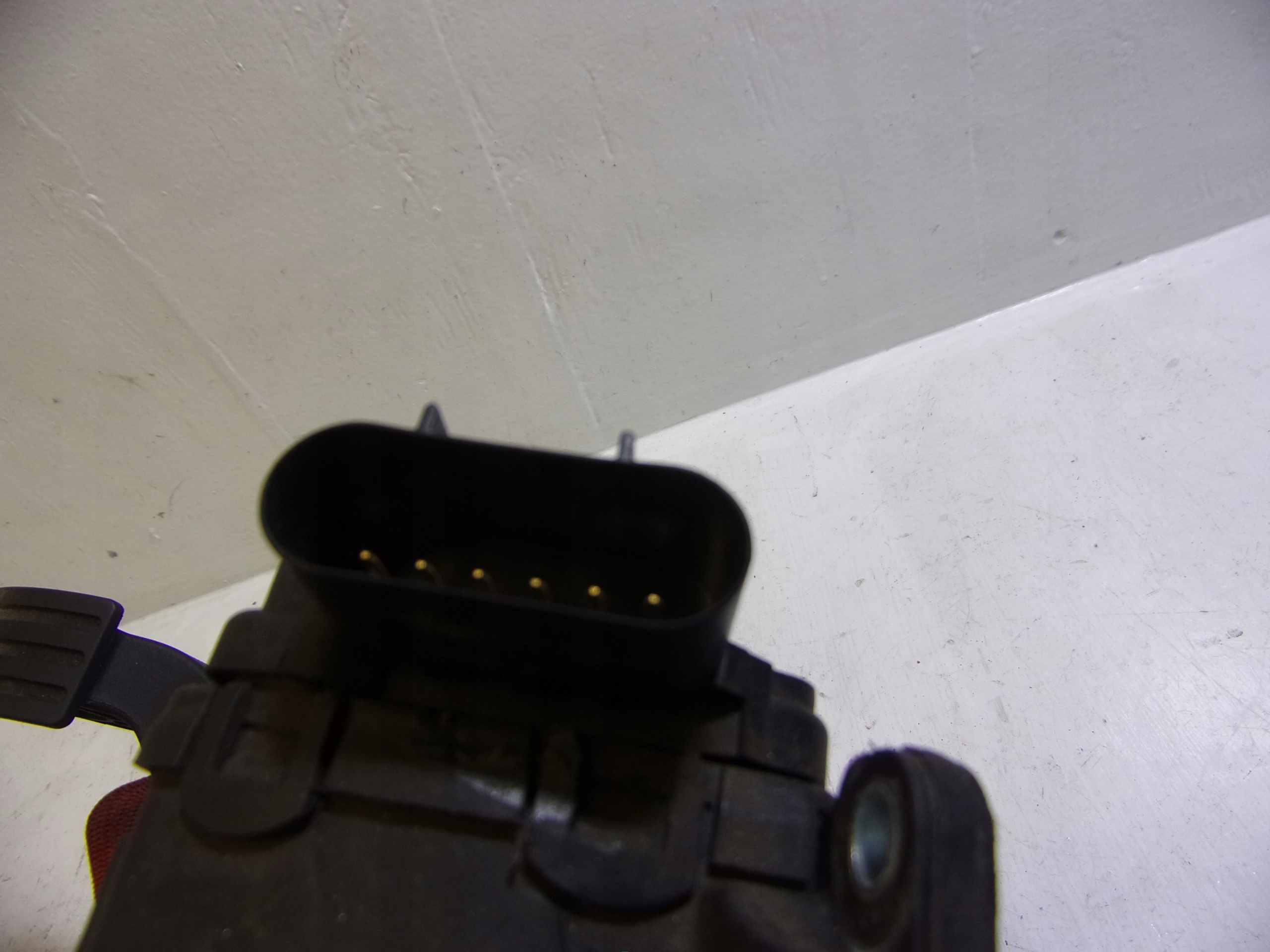accelerator pedal FORD FIESTA MK 6 1.6 TDCI 2S61-9F836-AA