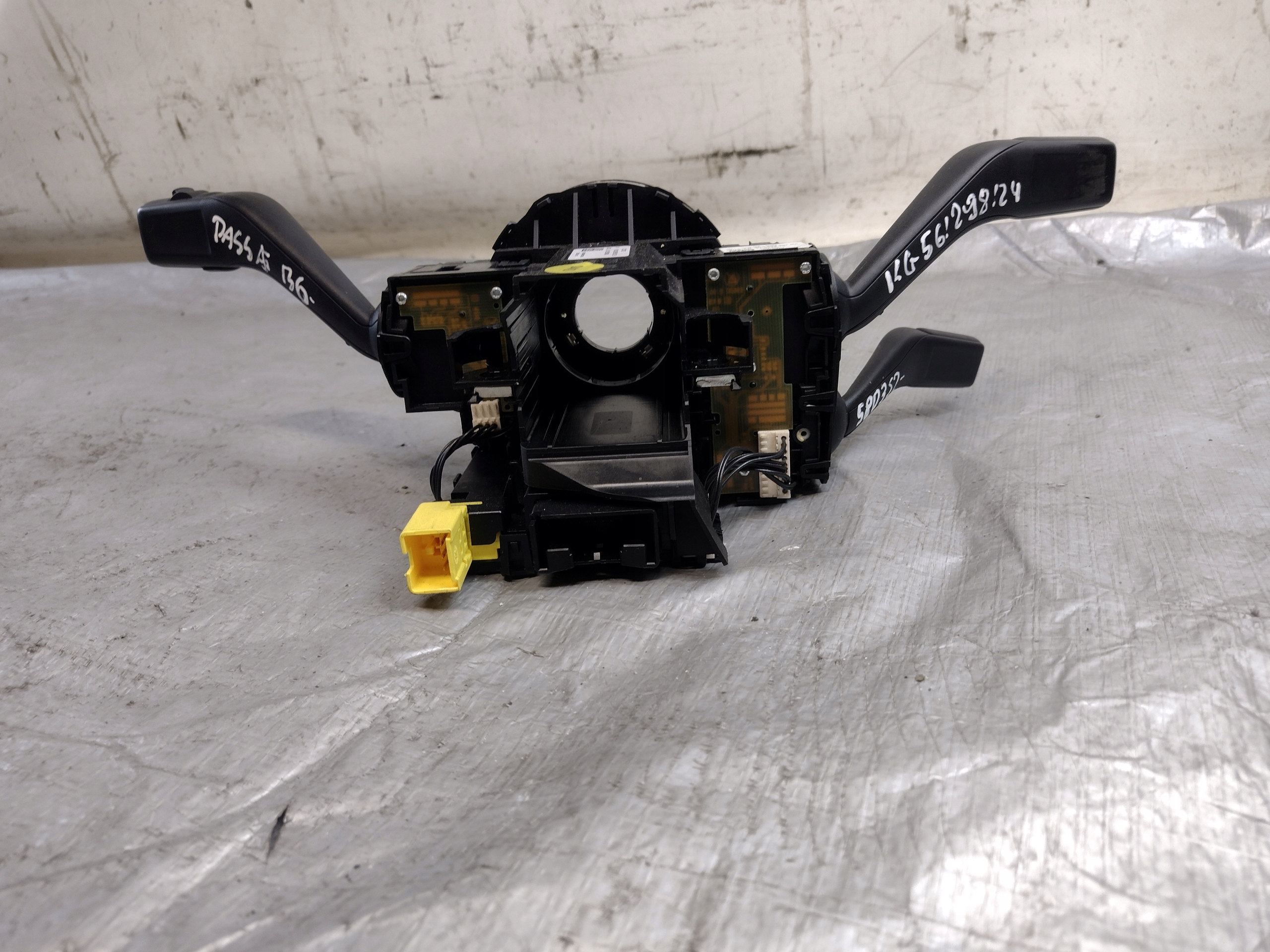 steering wheel levers and controls module ring OE 3C0953549AD VW PASSAT B6 08r.