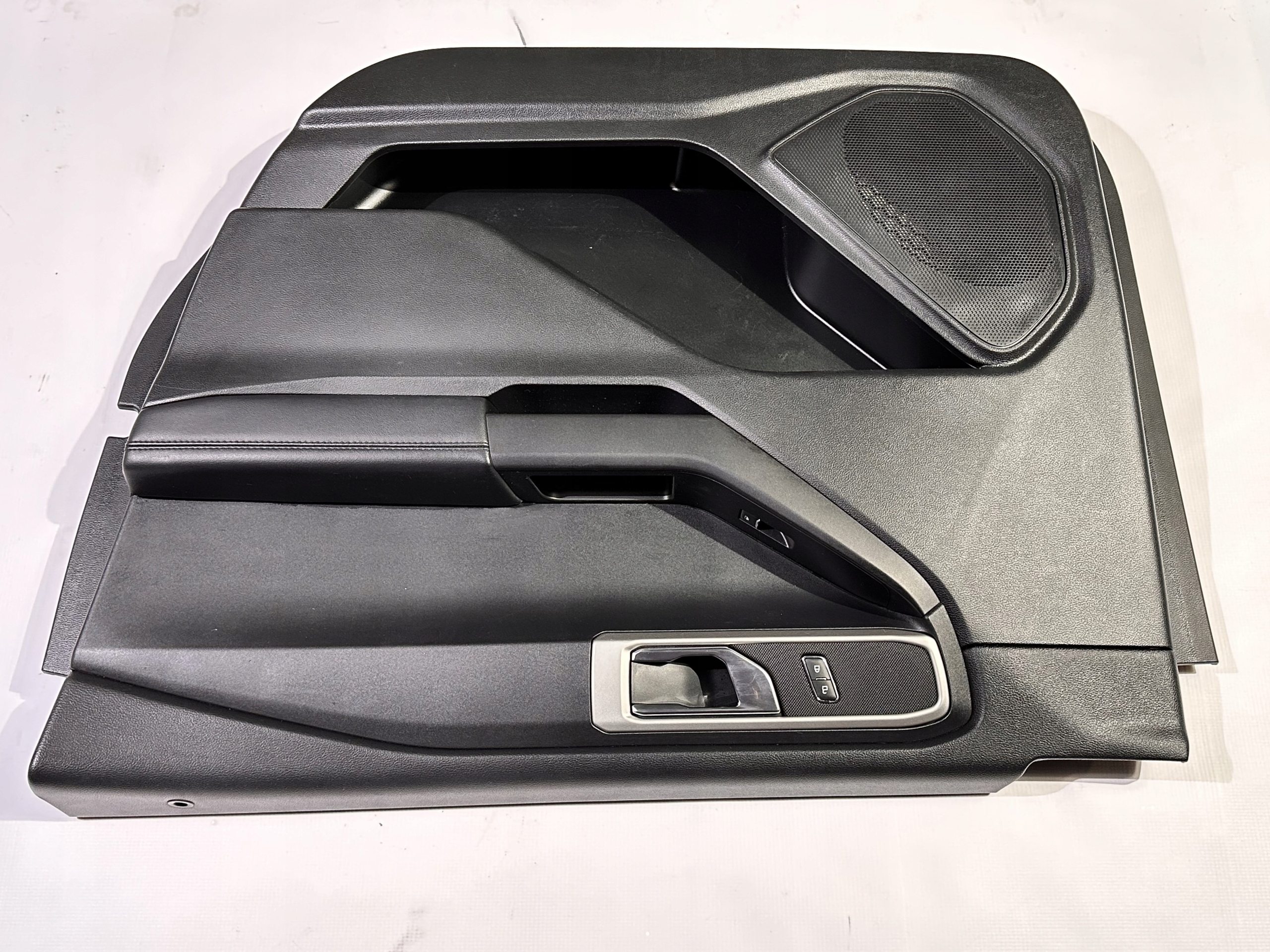side upholstery side door right front front Ford Explorer 2020+