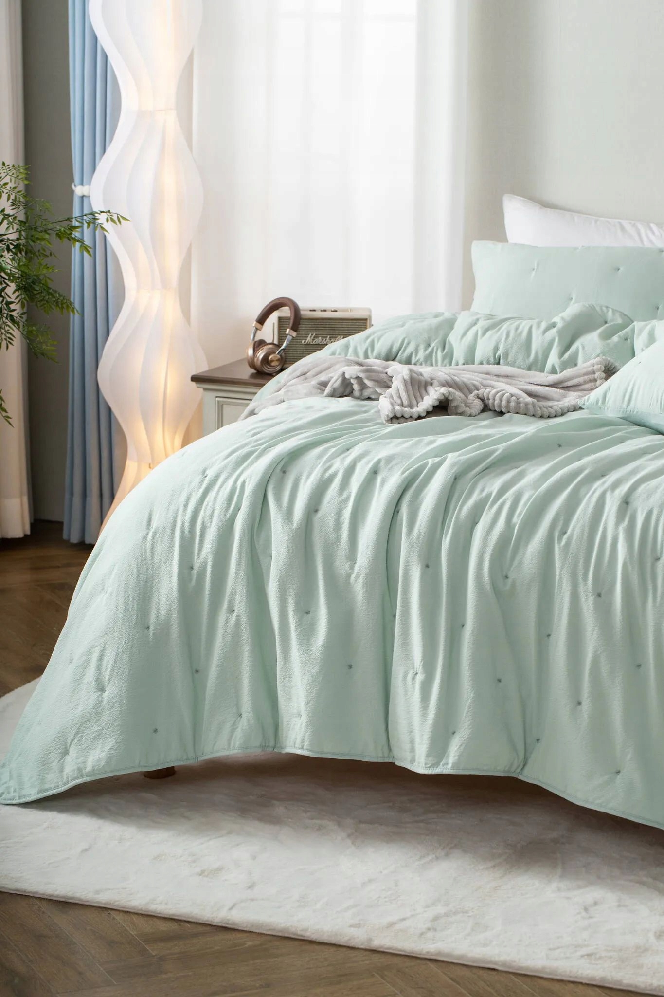 Dekorativní texturovaný přehoz Dotta 140x200 šalvějový s výšivkou puntíků