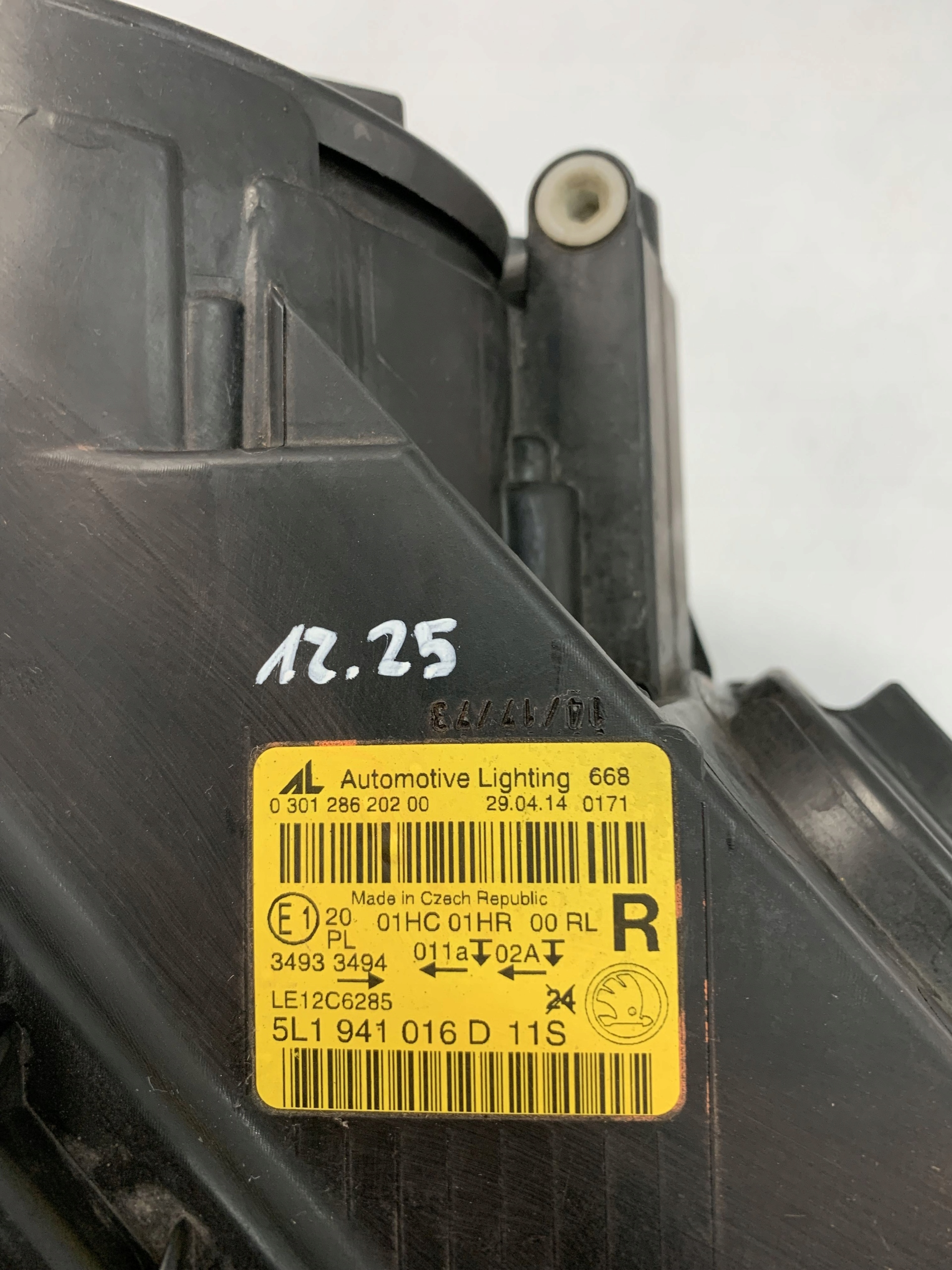 light front reflektor right Skoda Yeti FL 12-16r 5L1941016D 12.25