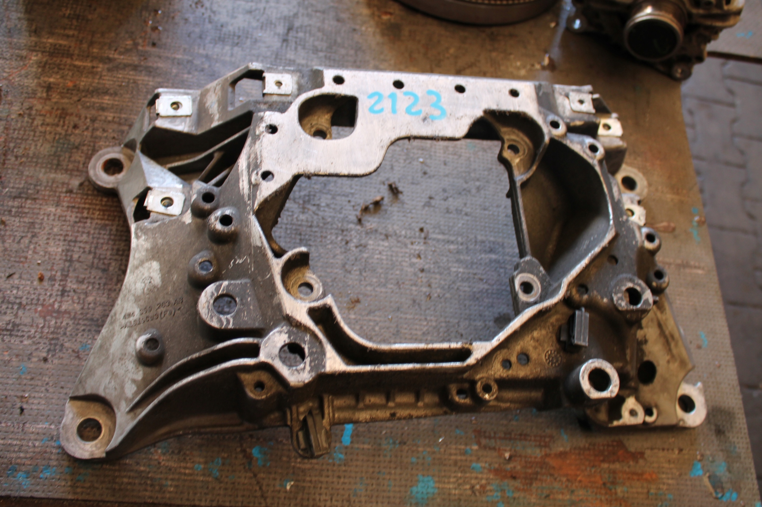 2123. Getriebehalter Getriebe getriebe AUDI 4M4399263AB