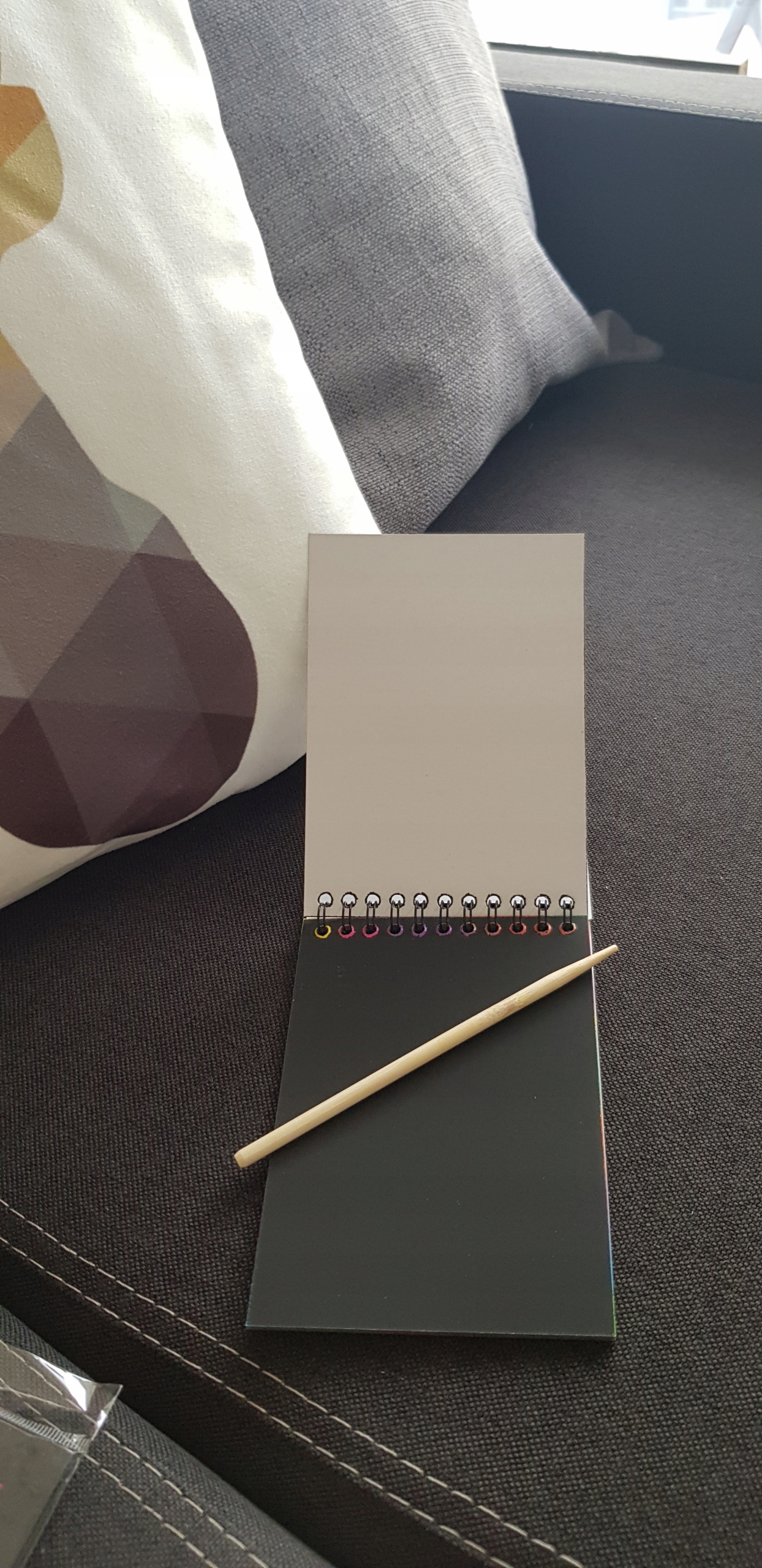 Kolorowanka wydrapywanka ZDRAPYWANKA karty 20x14 RÓŻOWA lub NIEBIESKA Materiał drewno