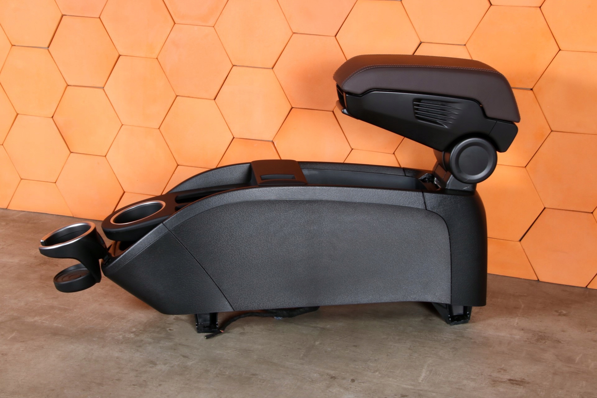 BMW i3 I01 TUNEL central armrest VERNASCA DARK TRUFFLE + LADOWARKA