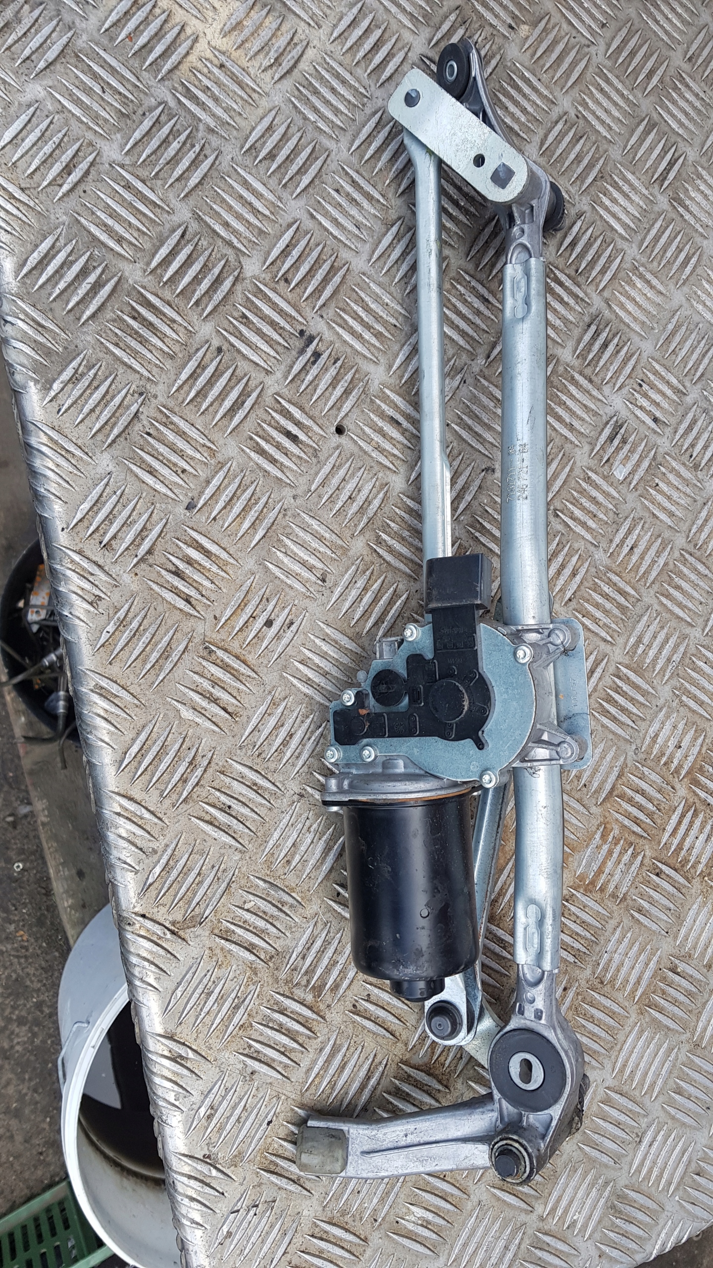 BMW E90 Wischergestänge vorne 6978263
