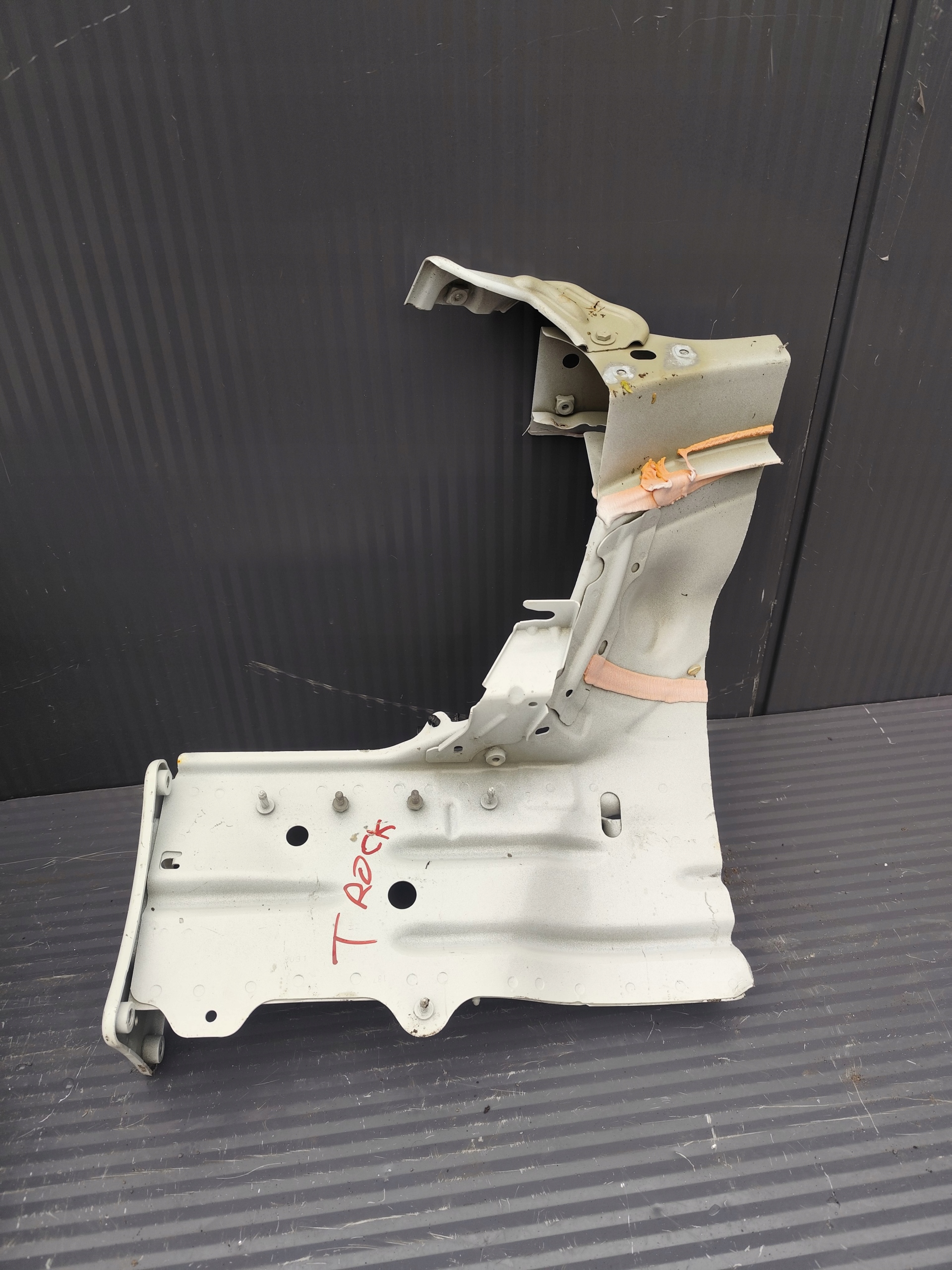 VOLKSWAGEN T-ROC front body quarter left