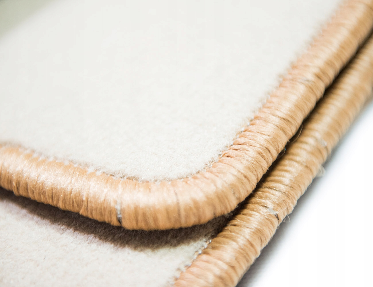 Dywanik środkowy Volvo FH4 Euro6 od 2013r beżowy Numer katalogowy producenta 2010001226918