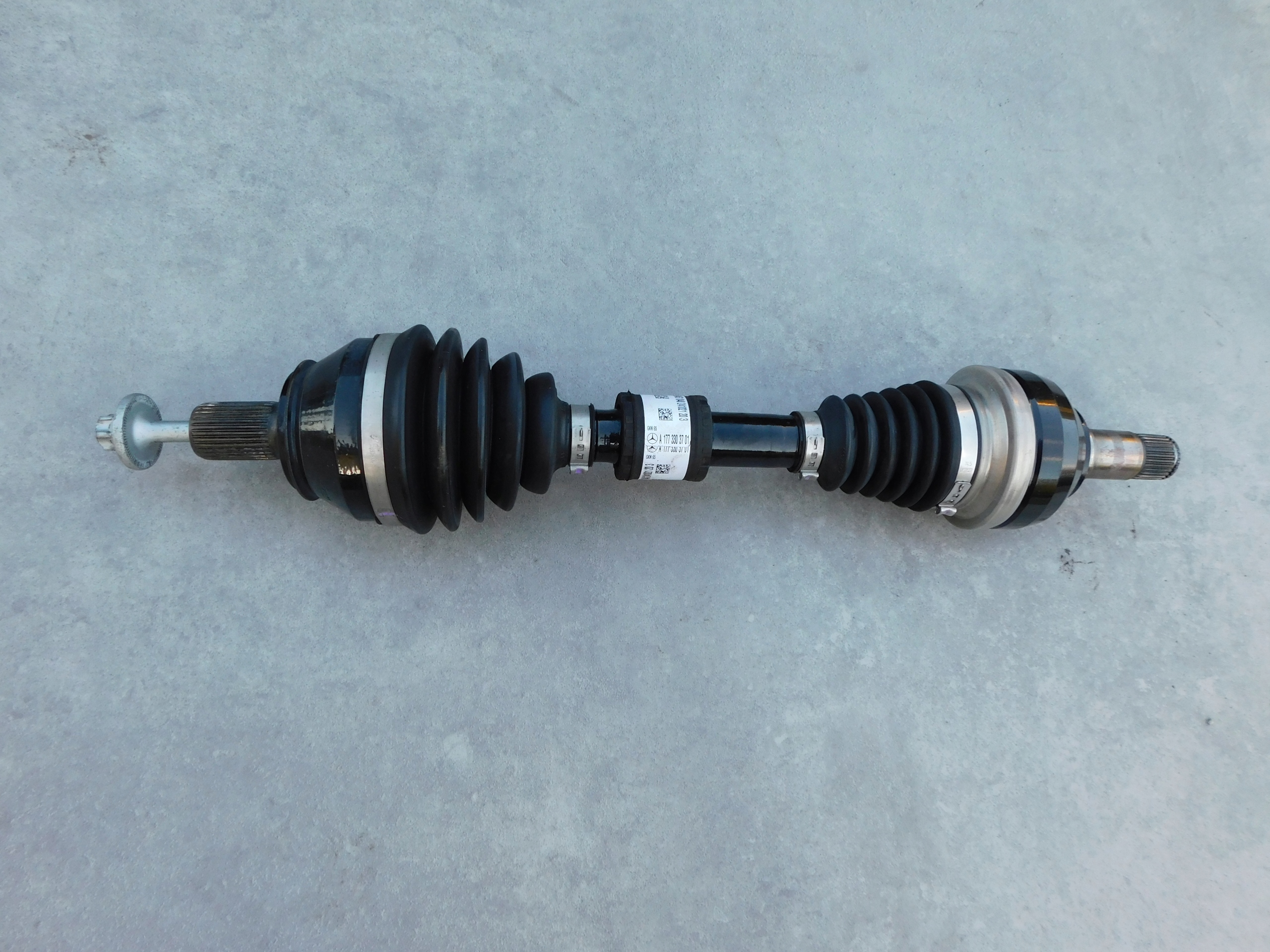 semi-axis left front Mercedes A Klasa W177 2.0 AMG A1773303701 nice
