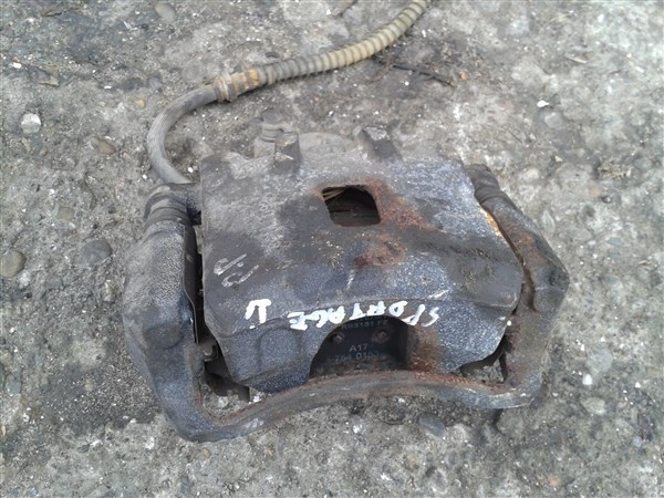 ПЕРЕДНИЙ ПРАВЫЙ ЗАЖИМ KIA SPORTAGE II 2.0 CRDI 140