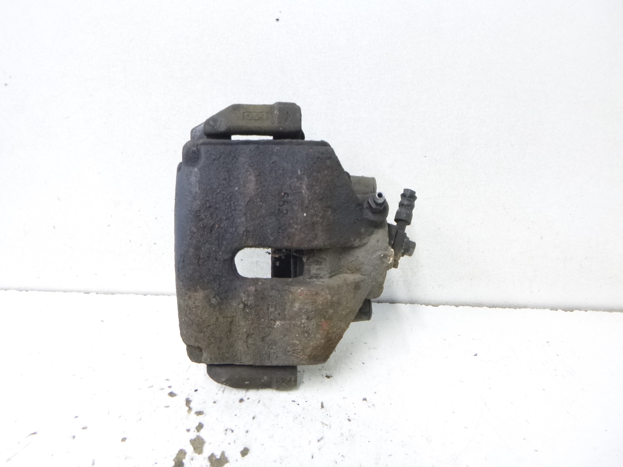 caliper brake front right VW Passat B6 2.0 2007r.