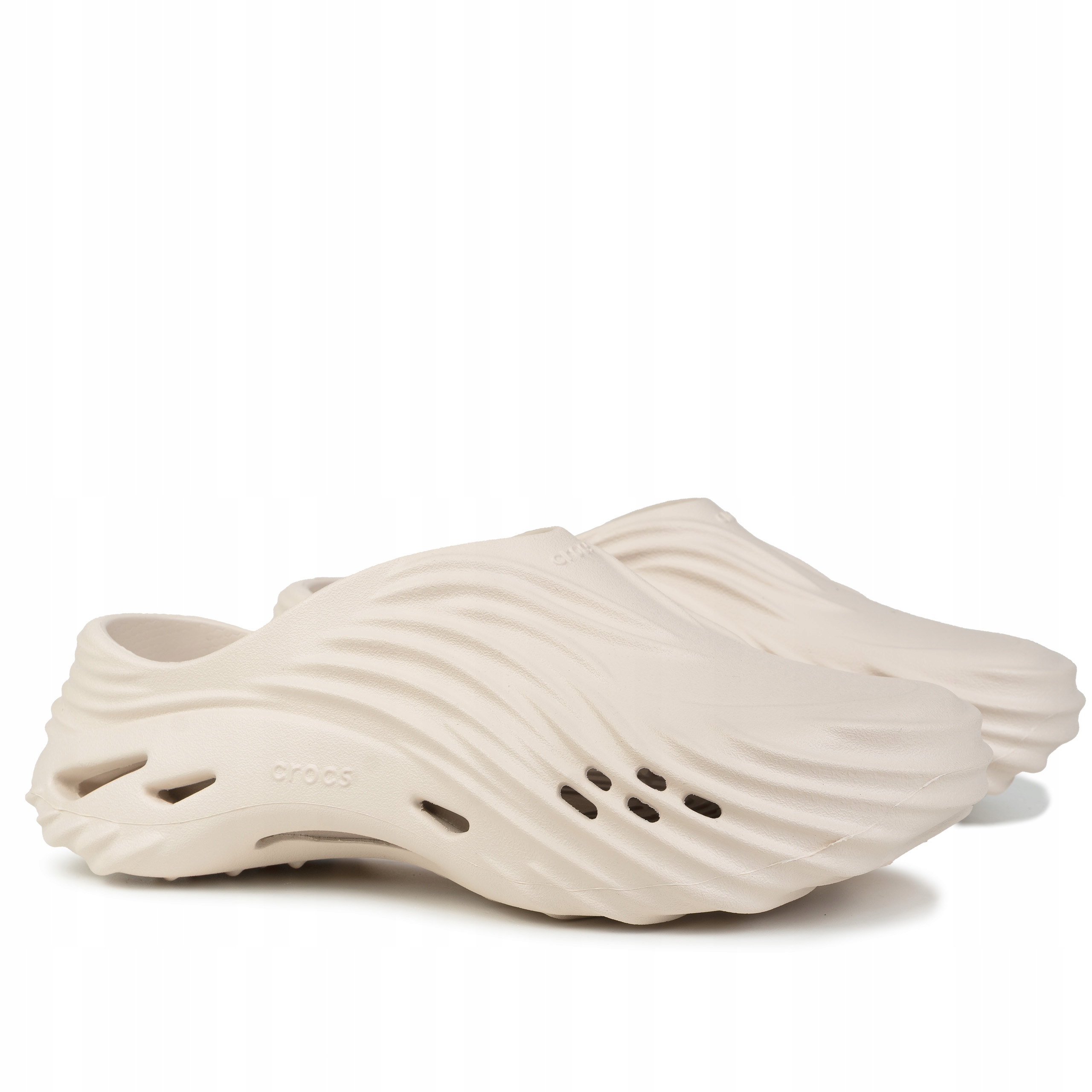 Nazouváky pantofle Crocs Echo Wave 2105210LL