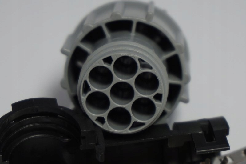 KOMPLETNE ZŁĄCZE GNIAZDO 7-PIN MĘSKIE 01008 Producent części Lear