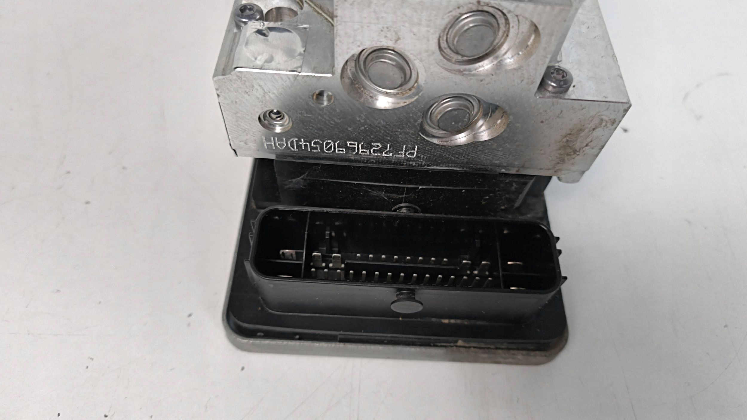 BMW 5 G30 G31 G38 6889160 Pompa ABS
