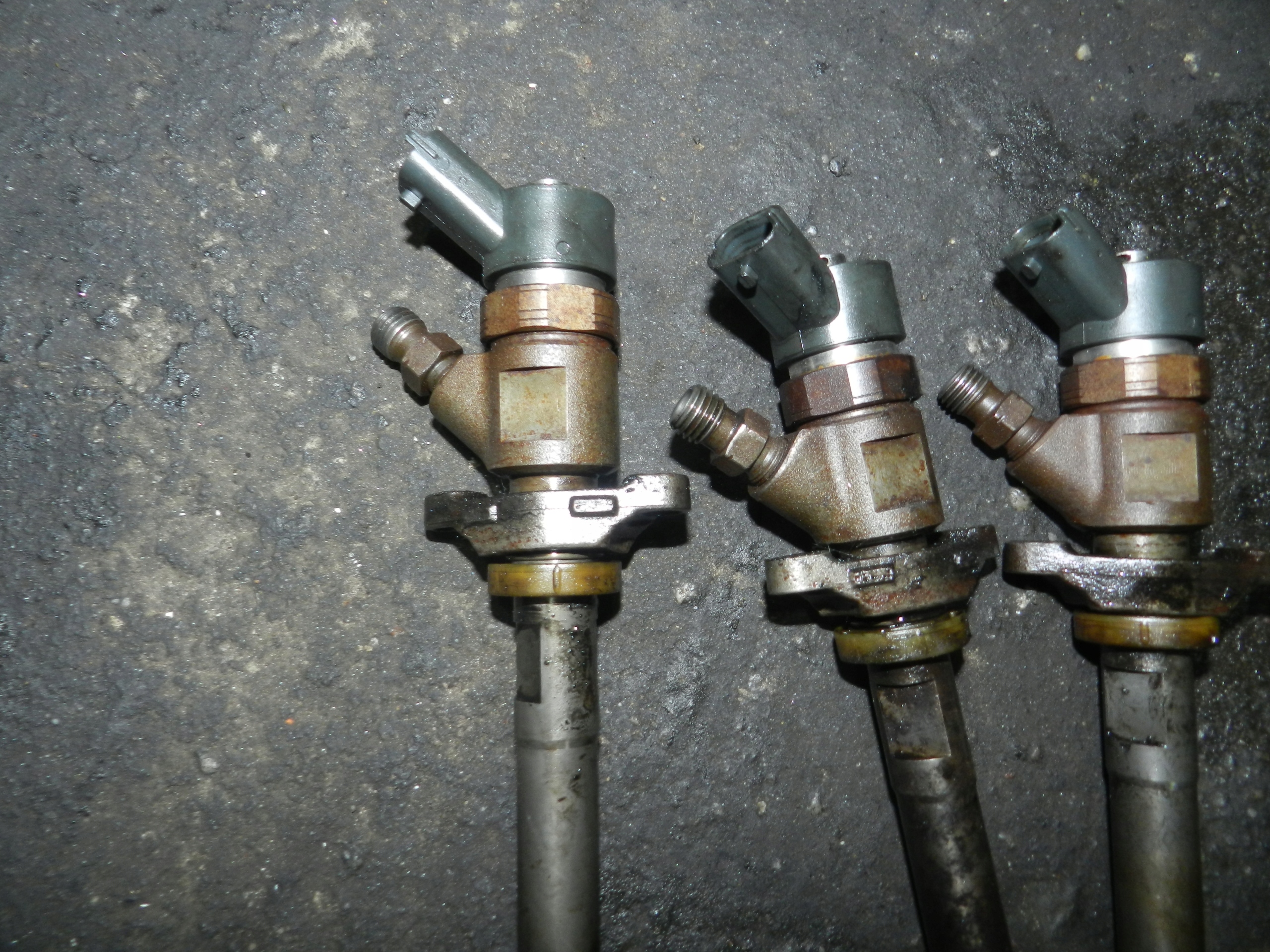 0445110239 - Инжектор FORD PEUGEOT CITROEN 1.6 TDCI HDI
