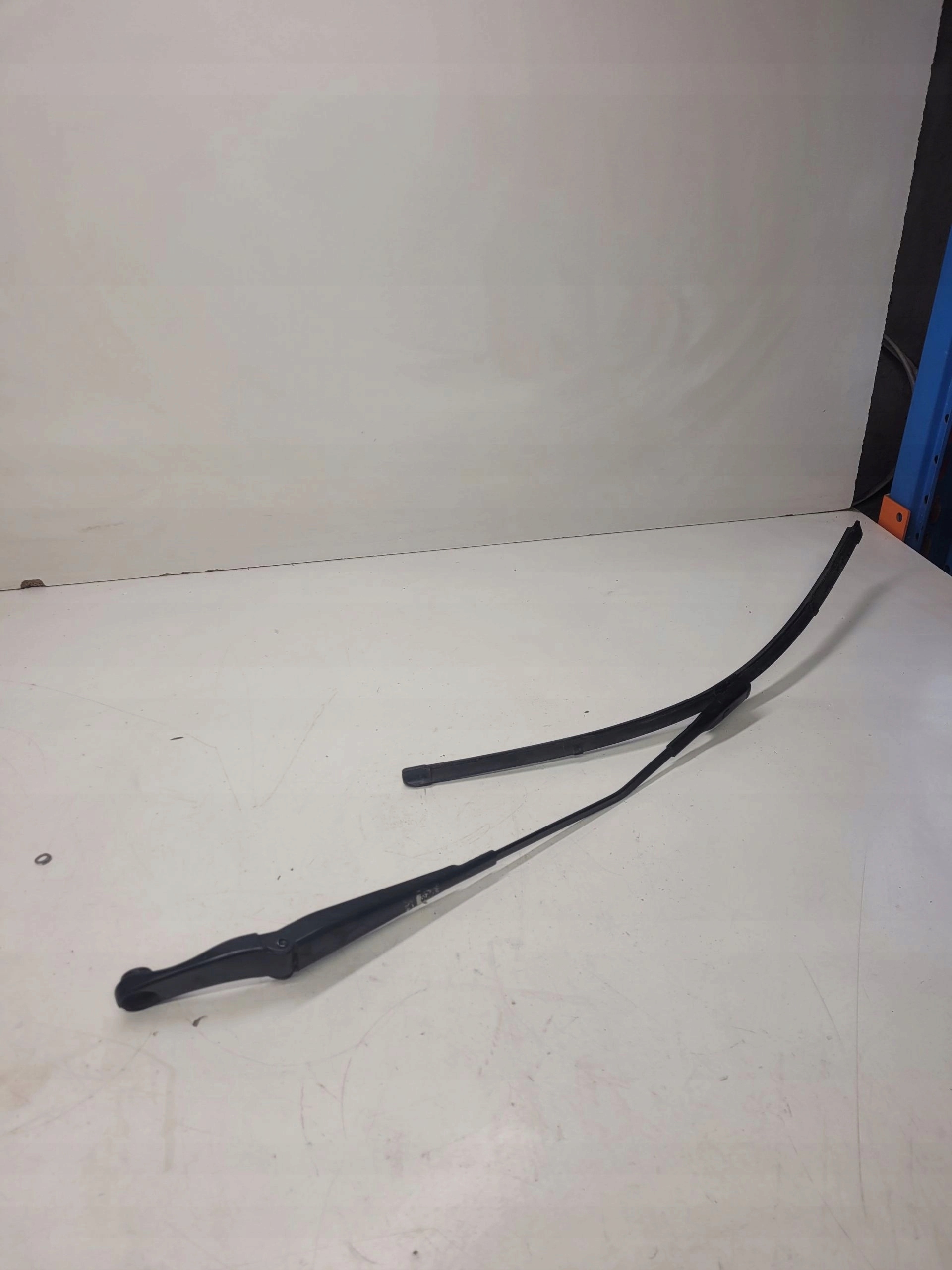 wiper arm left AUDI A4 B8 EU 8K1955407