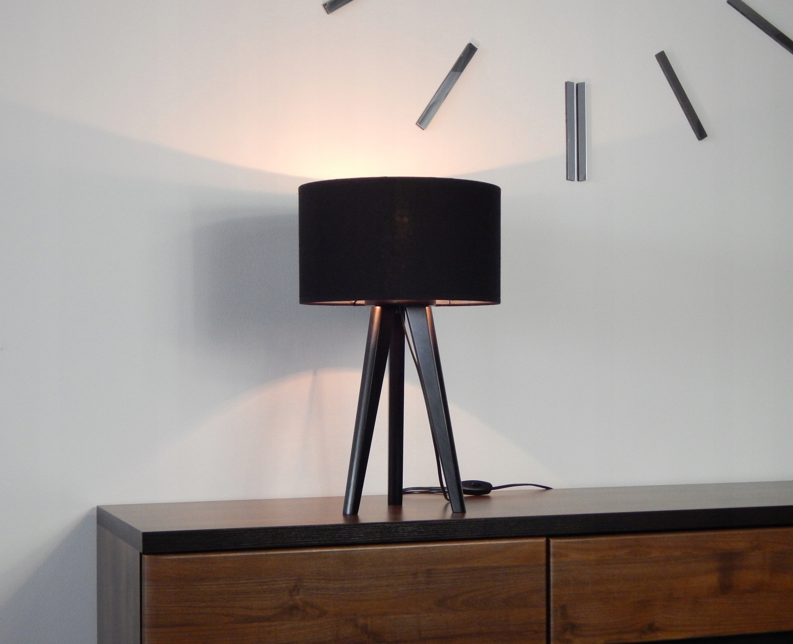 LAMPA NOCNA STOJĄCA STOŁOWA TRÓJNÓG LED E27 SALON KOMODA SYPIALNIA HOTEL Zasilanie sieciowe