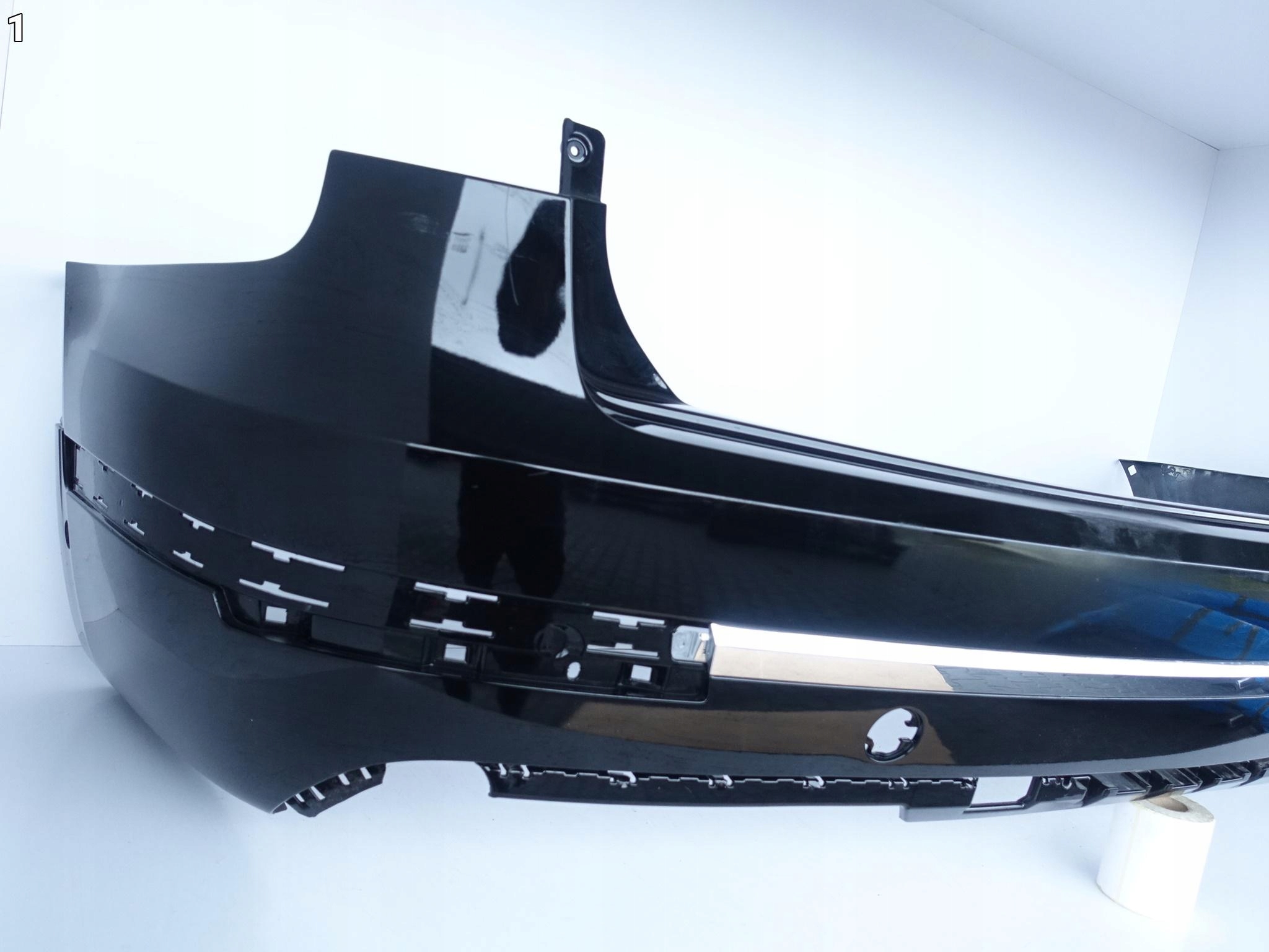 BENTLEY BENTAYGA 36A BY636 15-20 bumper moulding CHROM rear part *PDC*