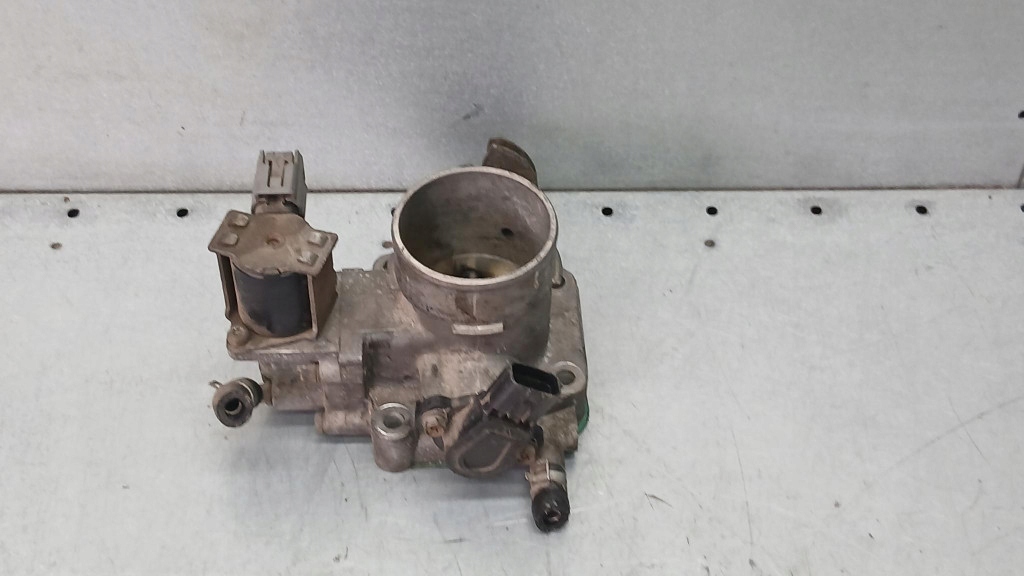 ДРОССЕЛЬНАЯ ЗАСЛОНКА mazda PREMACY 1.8b 03R