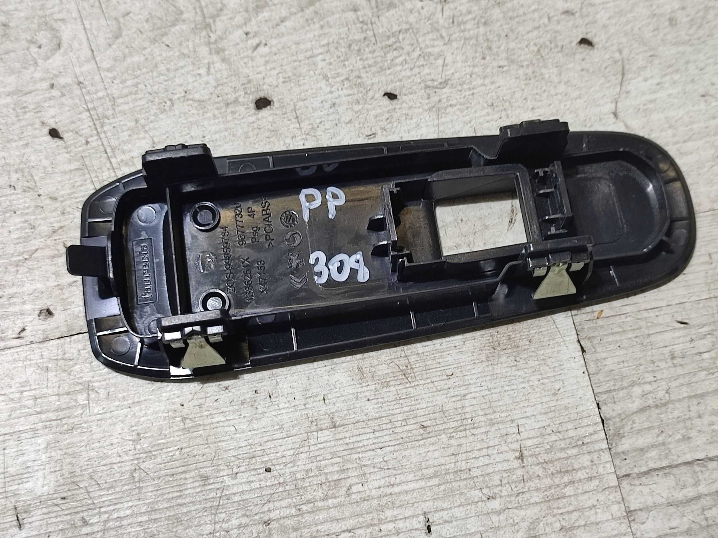 Peugeot 308 2019 front side right cover przycisku