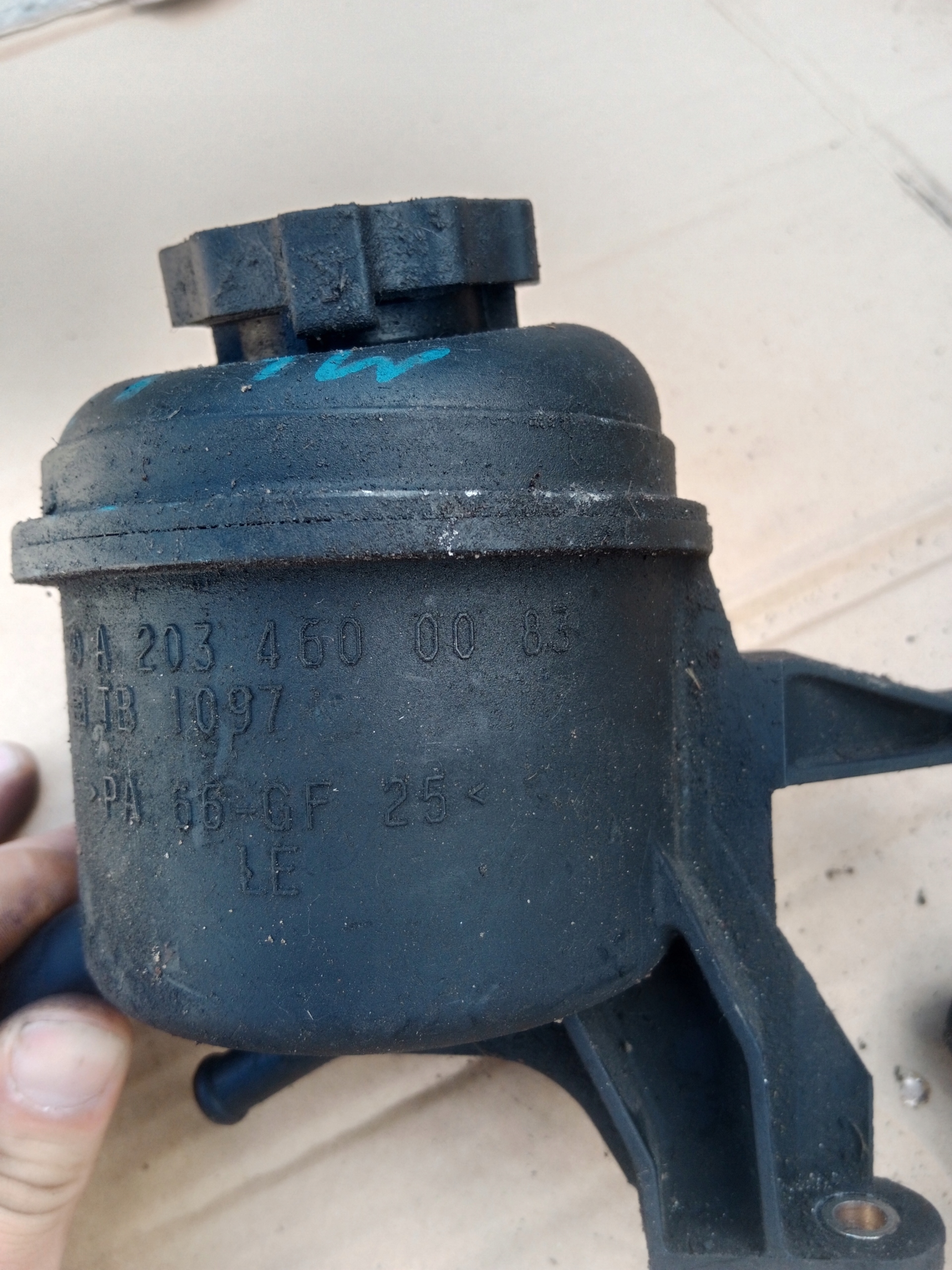 A203 460 - Бачок гидроусилителя руля MERCEDES A2034600083