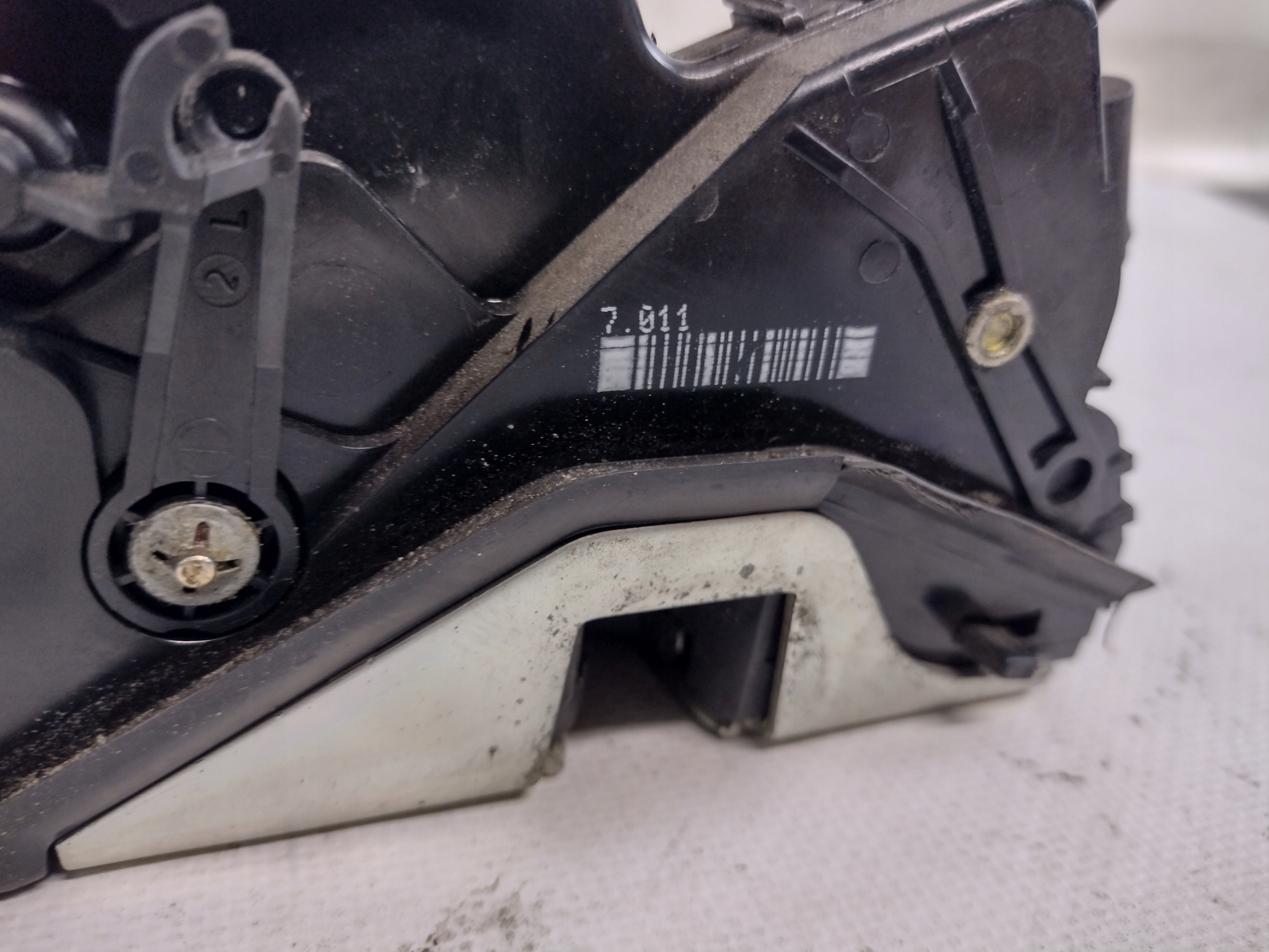 lock door left rear part BMW E46 lift sedan