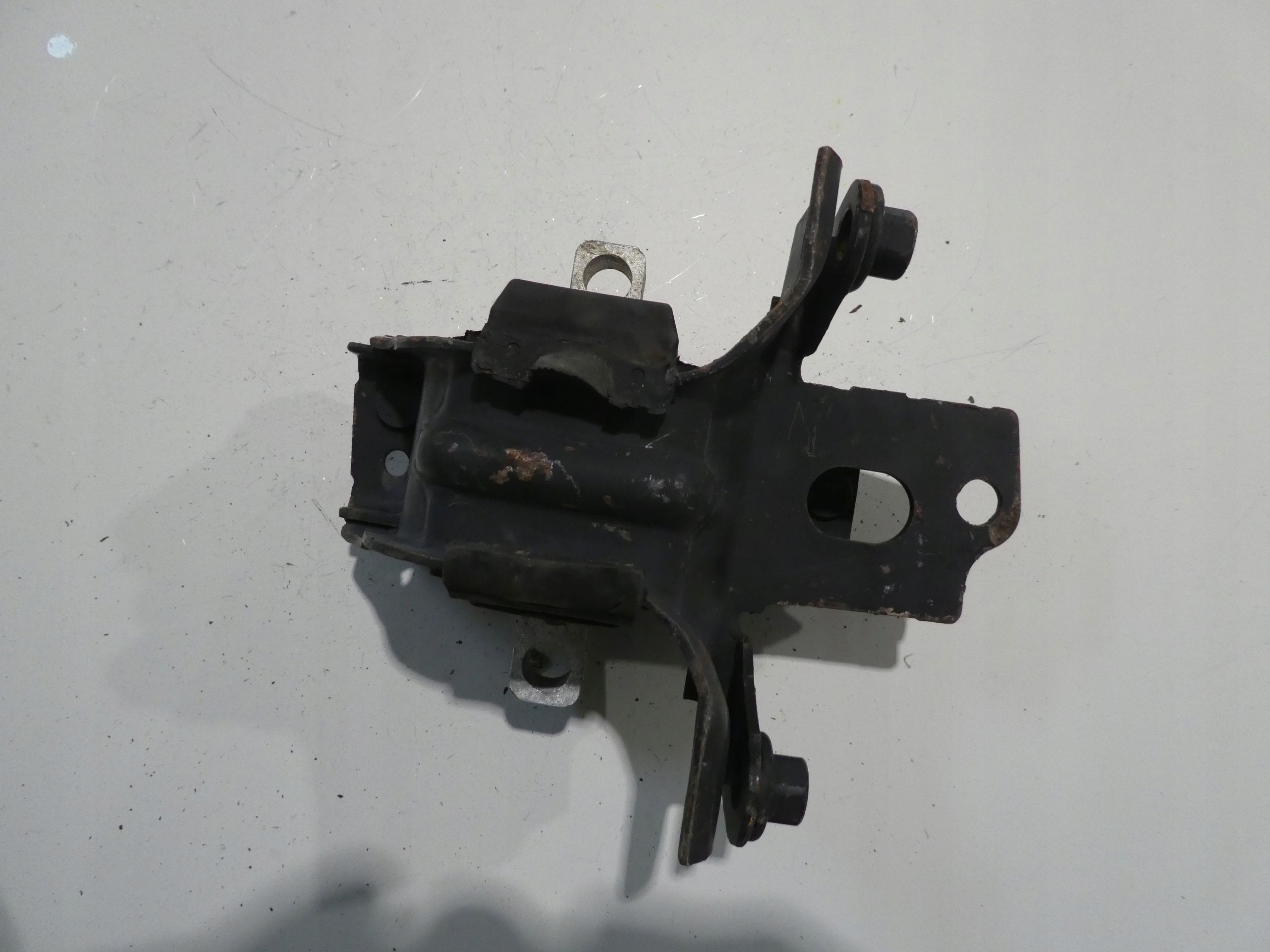 engine mount VW POLO 9N 6Q0199555AR