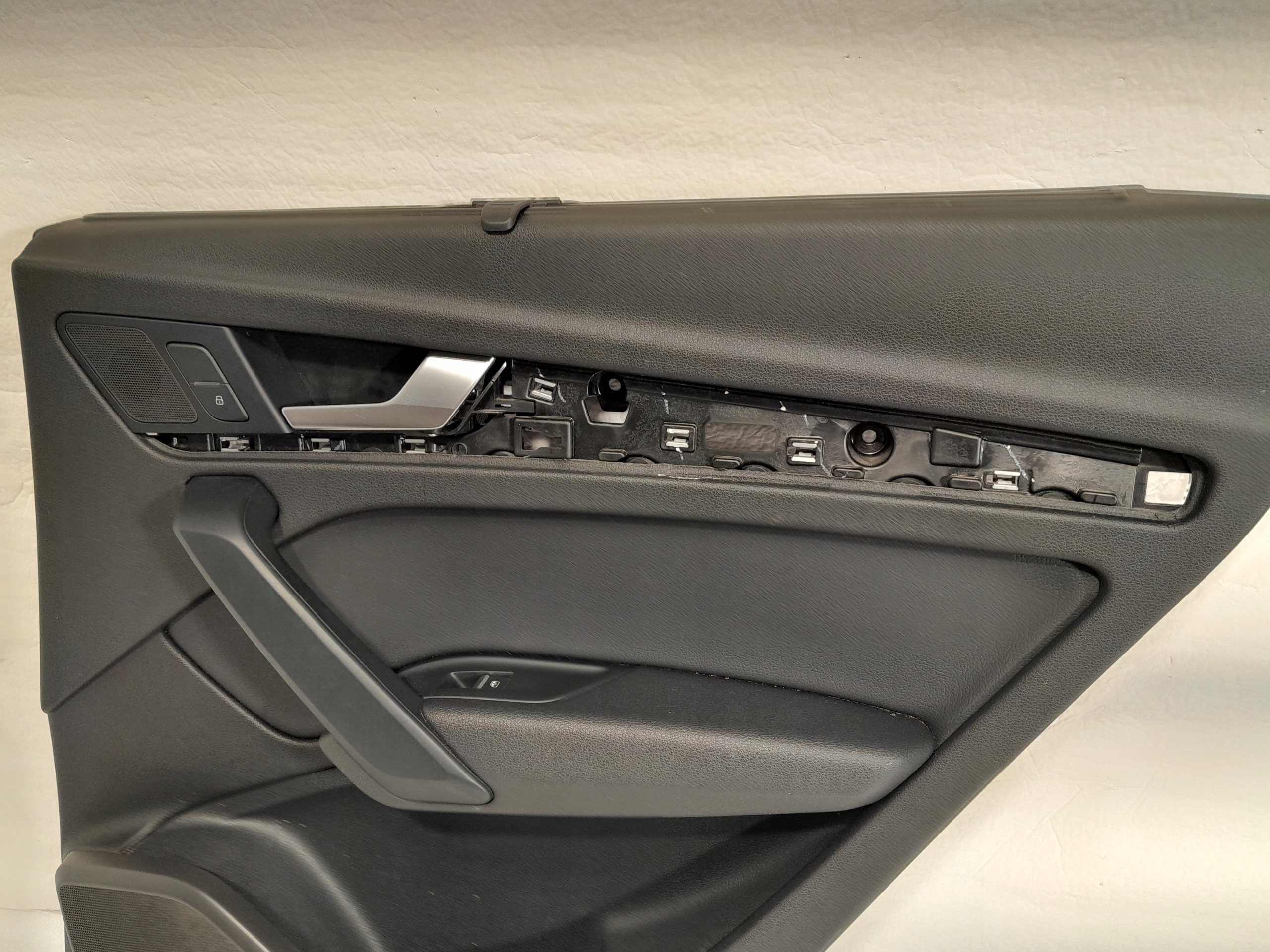 AUDI Q5 II 80A side door right rear part leather blinds 80A867488
