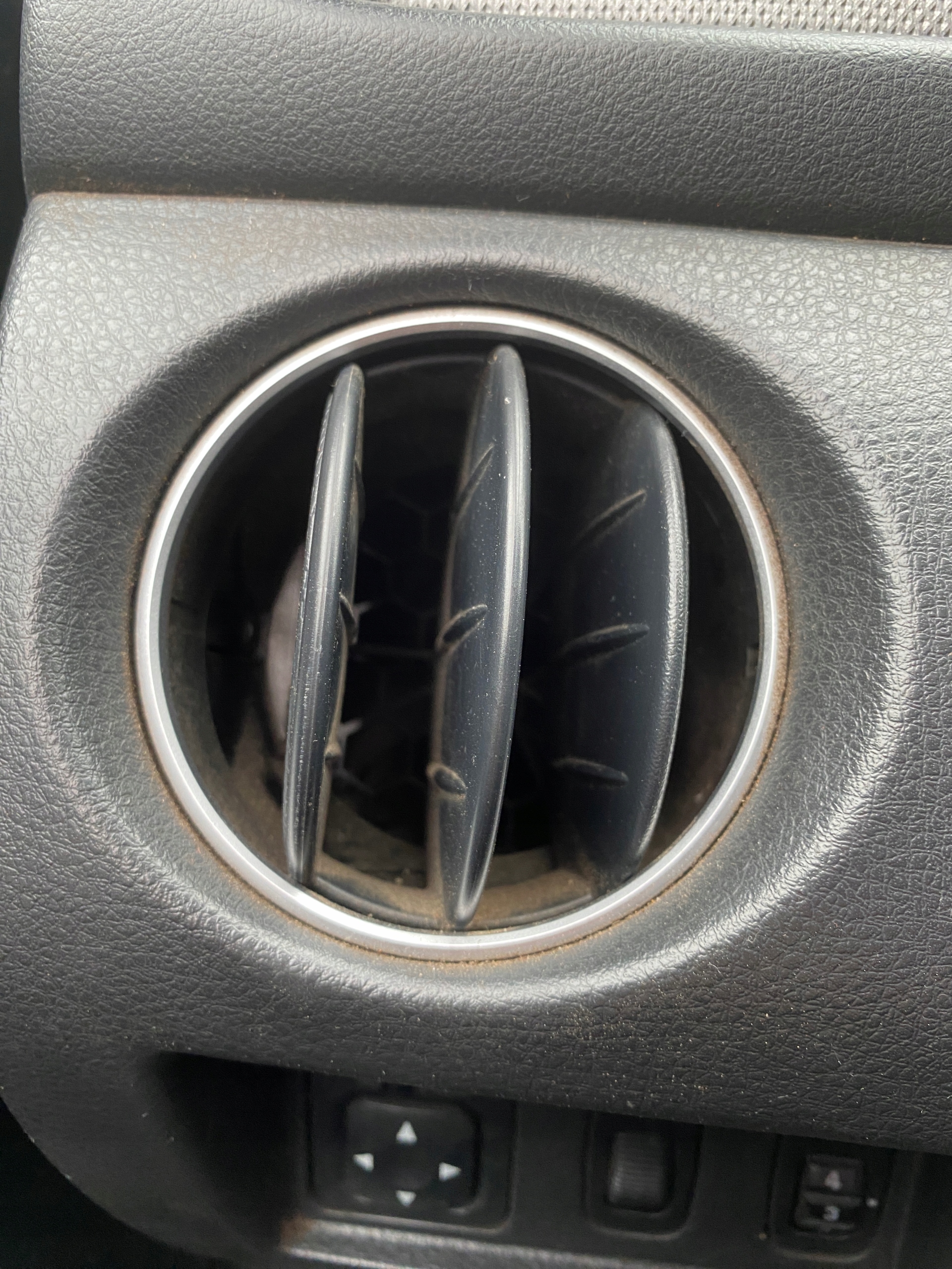 grid air conditioning devices air right left central Mitsubishi Outlander 1 and 03-06