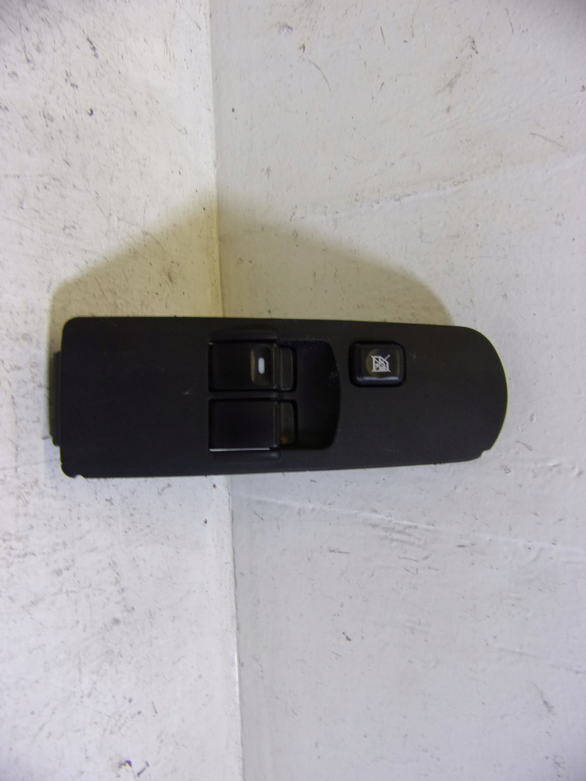 control panel of the window driver´s MITSUBISHI COLT 6 86087A179