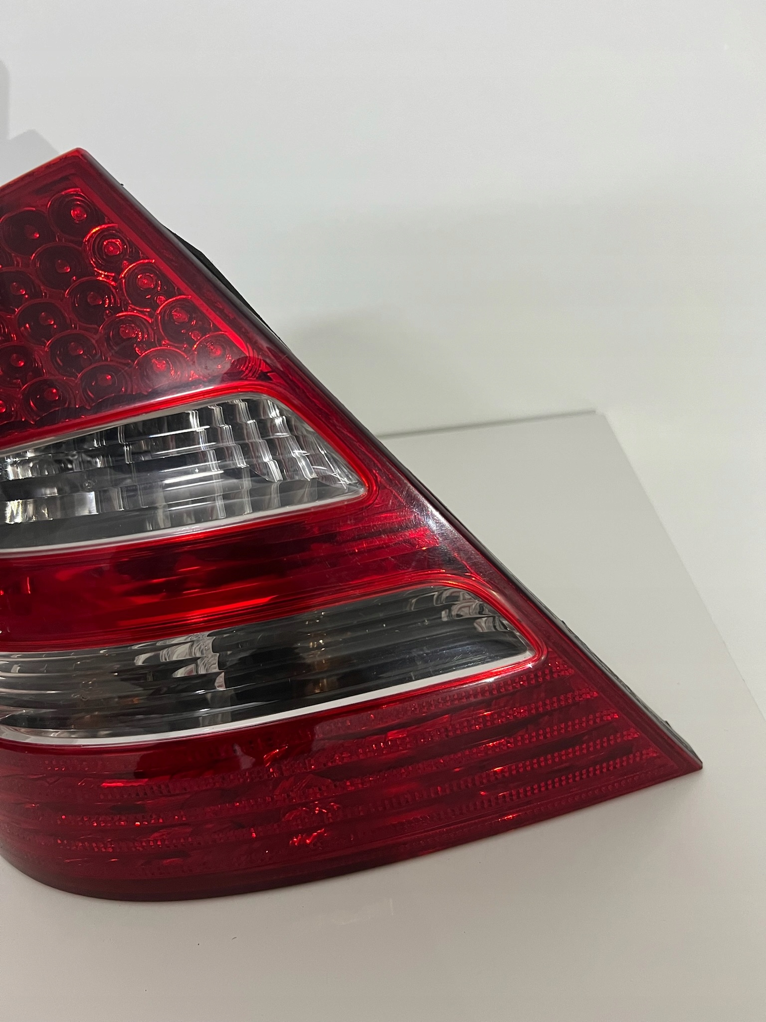 LAMPA LEWY TYŁ LEWA TYLNIA LED MERCEDES E KLASA W211 A2118200564 Producent części Mercedes-Benz OE