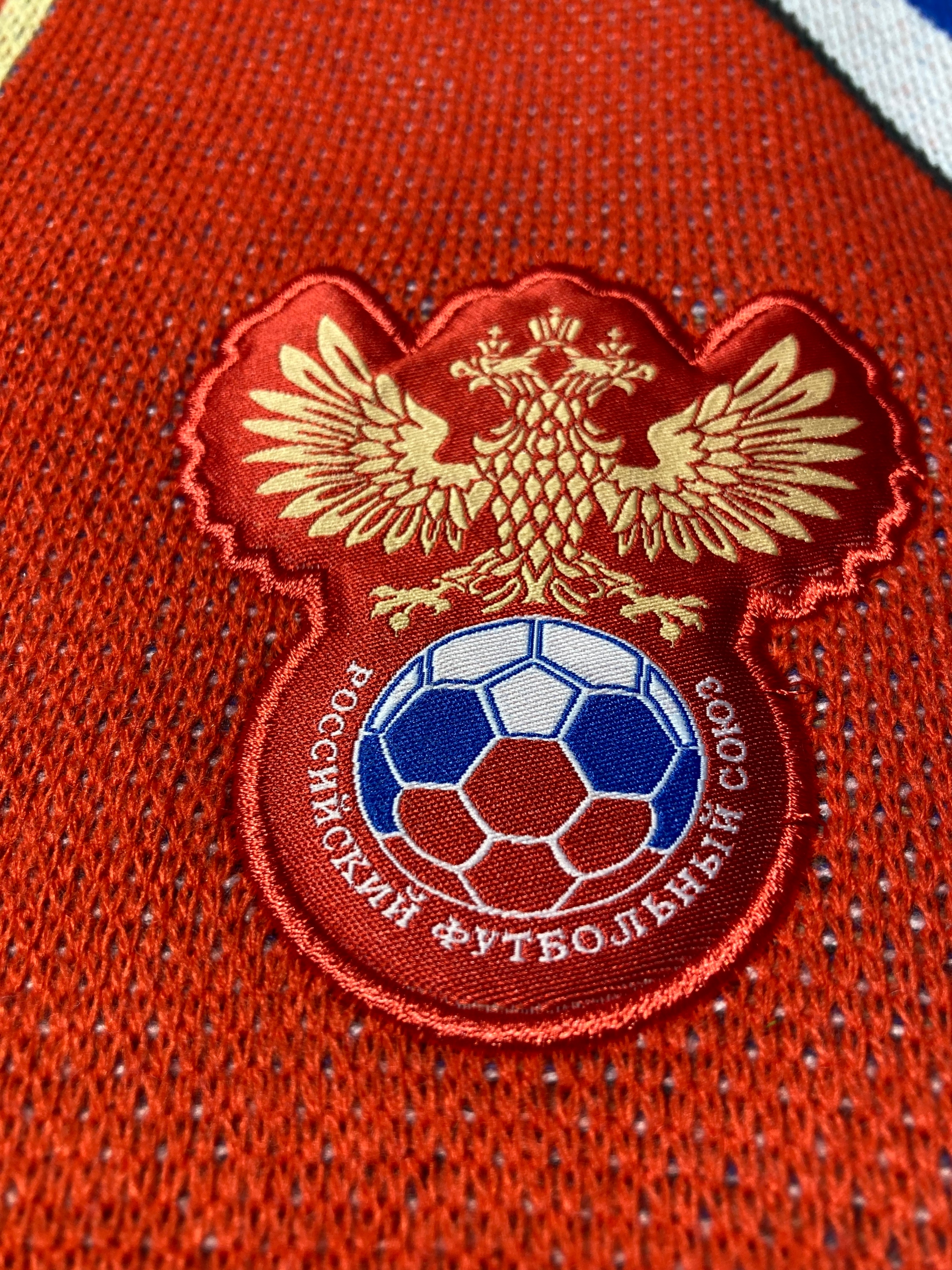 Szalik Adidas czerwony Rodzaj dwustronny