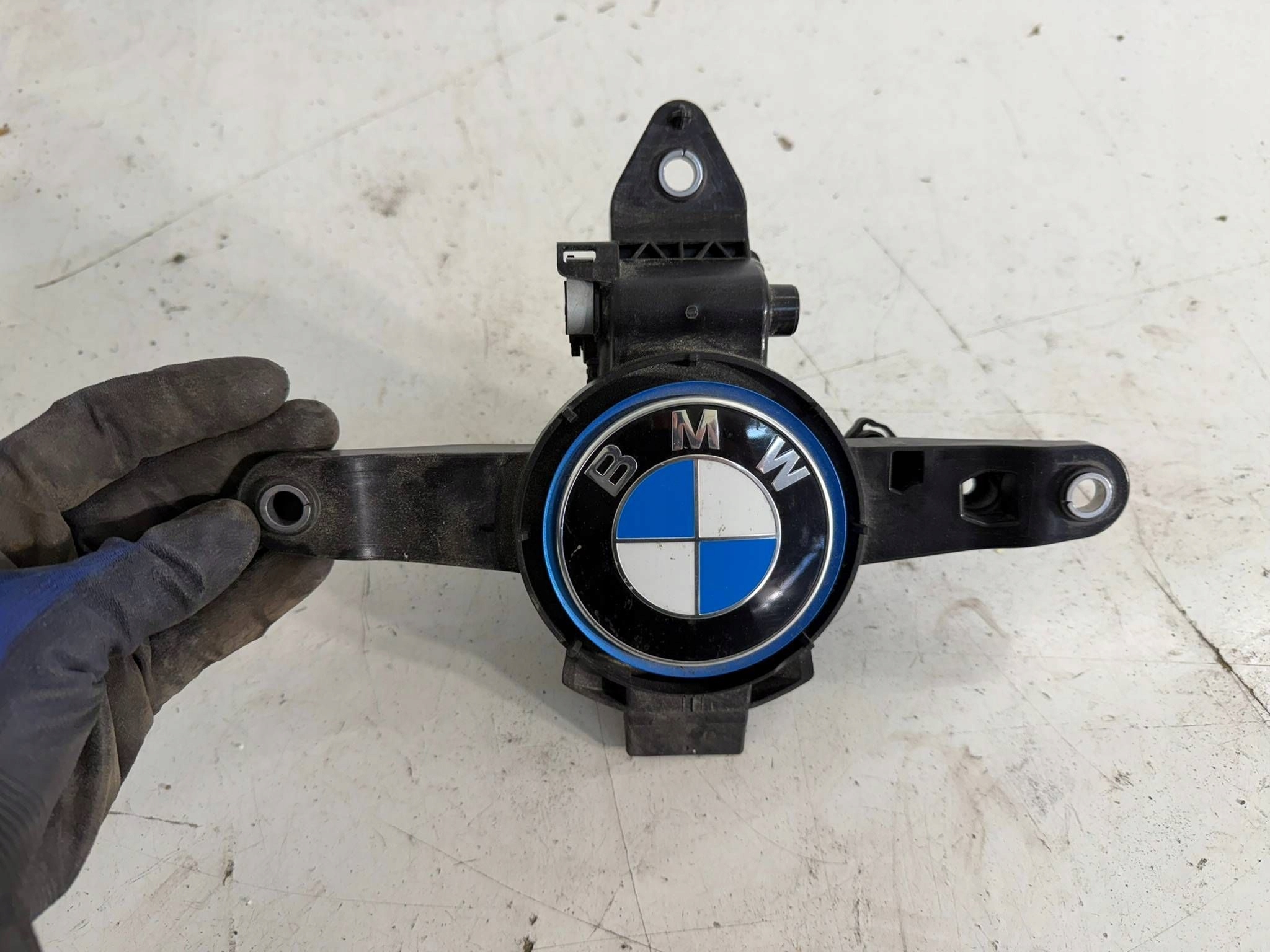 Rurka wlewu spryskiwacza BMW iX 8738450