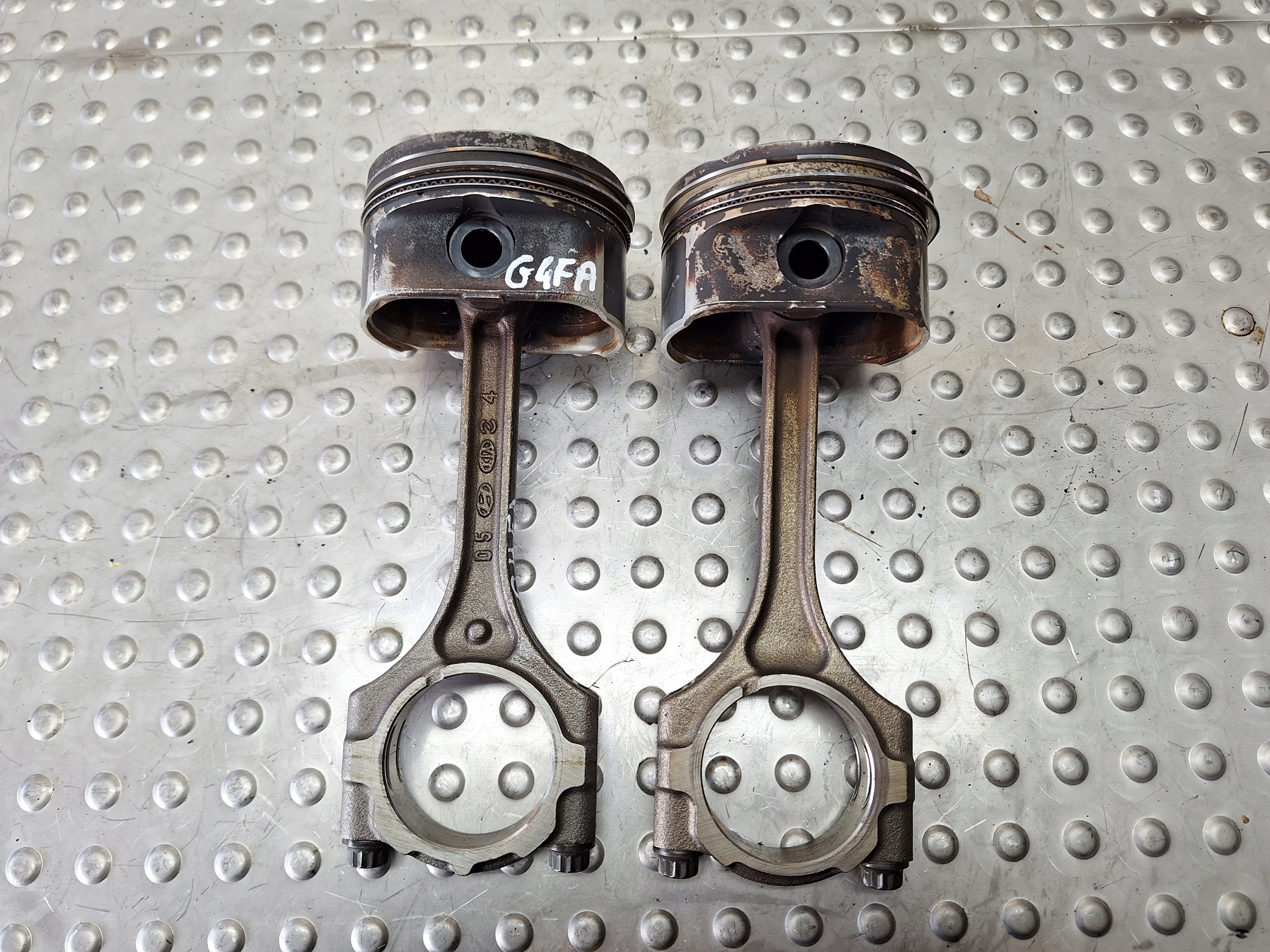 piston connecting rod G4FA KIA CEED i30 06-12 1.4 16V
