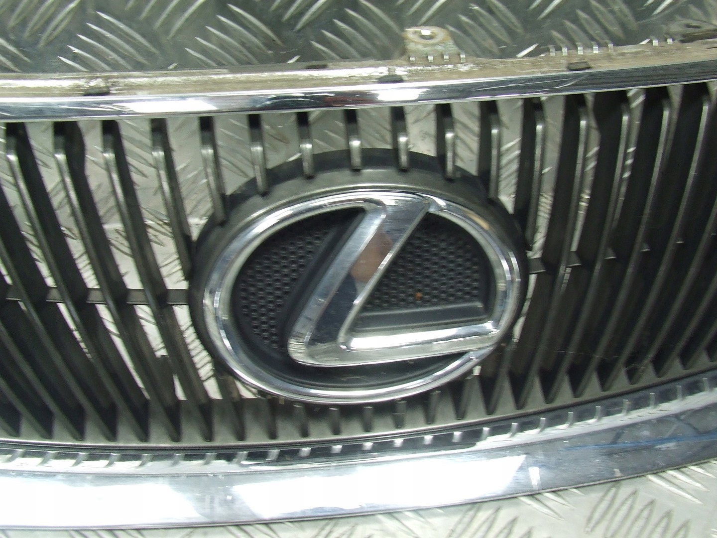 lexus IS II решетка радиатора 53101-53050 53101-53260