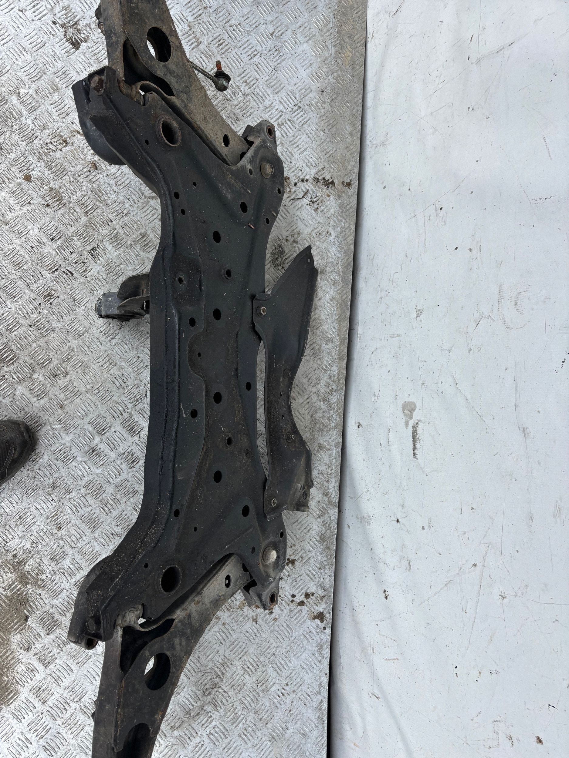 axle beam axle beam sider MITSUBISHI OUTLANDER II 2.2 D