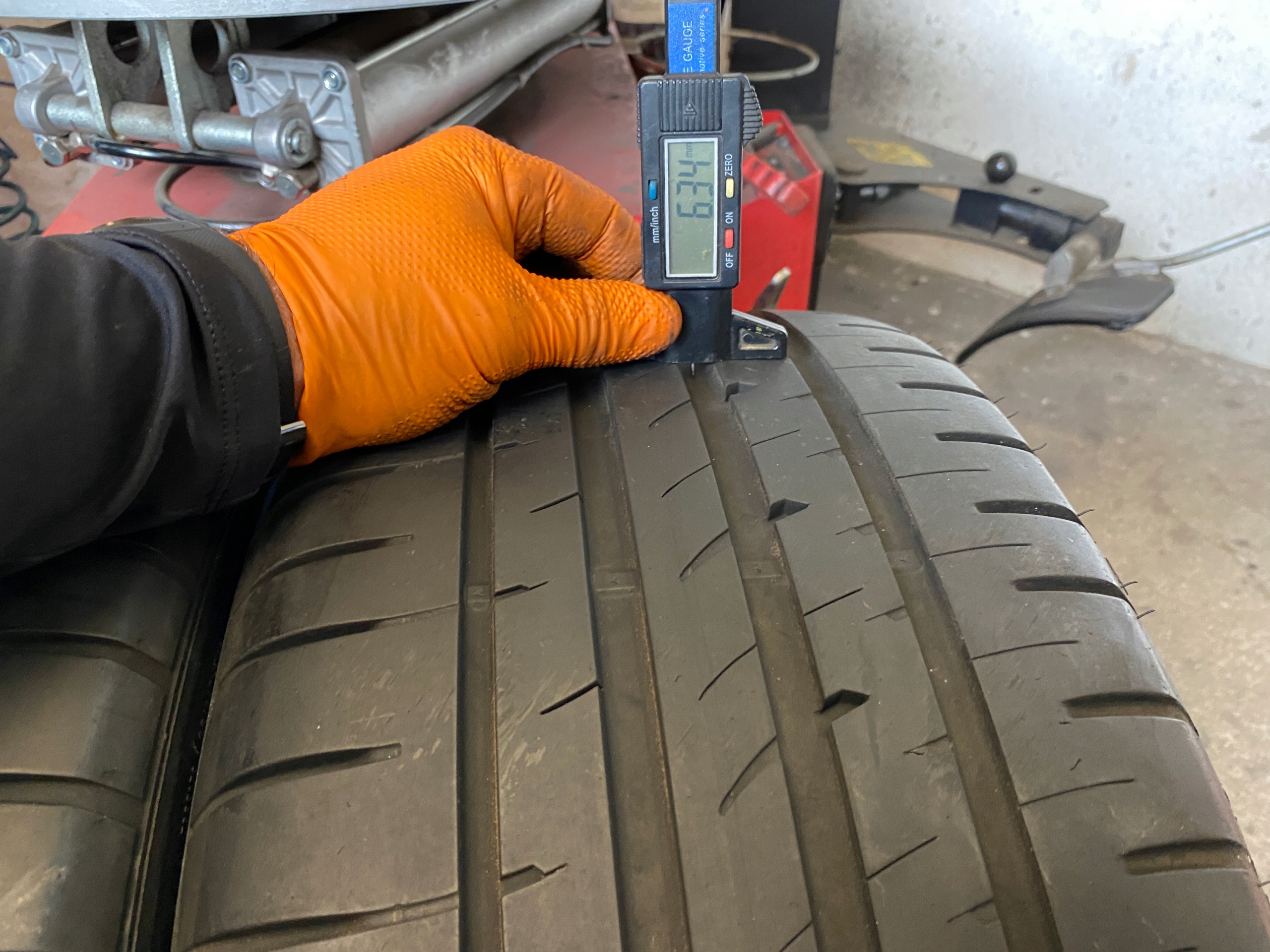2 tyres summer 245/35R18 GOODYEAR ASYMMETRIC 2 RUN FLAT 6mm