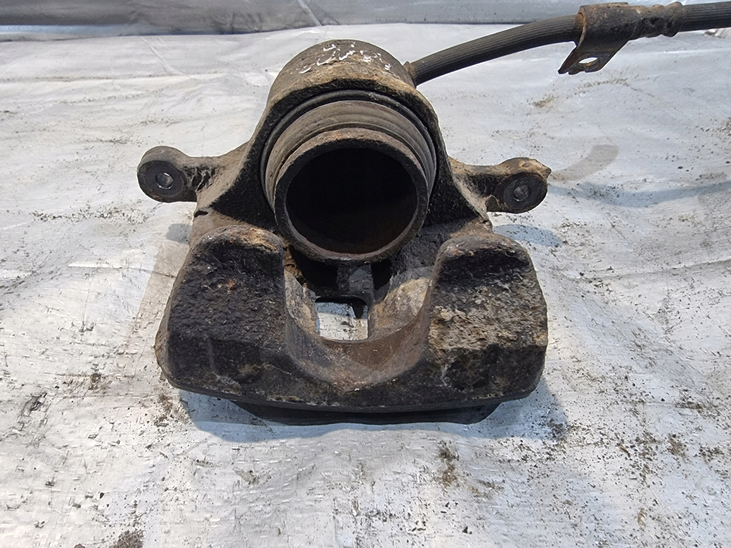 caliper brake left front HYUNDAI SONATA V 2.0 CRDi 103kW