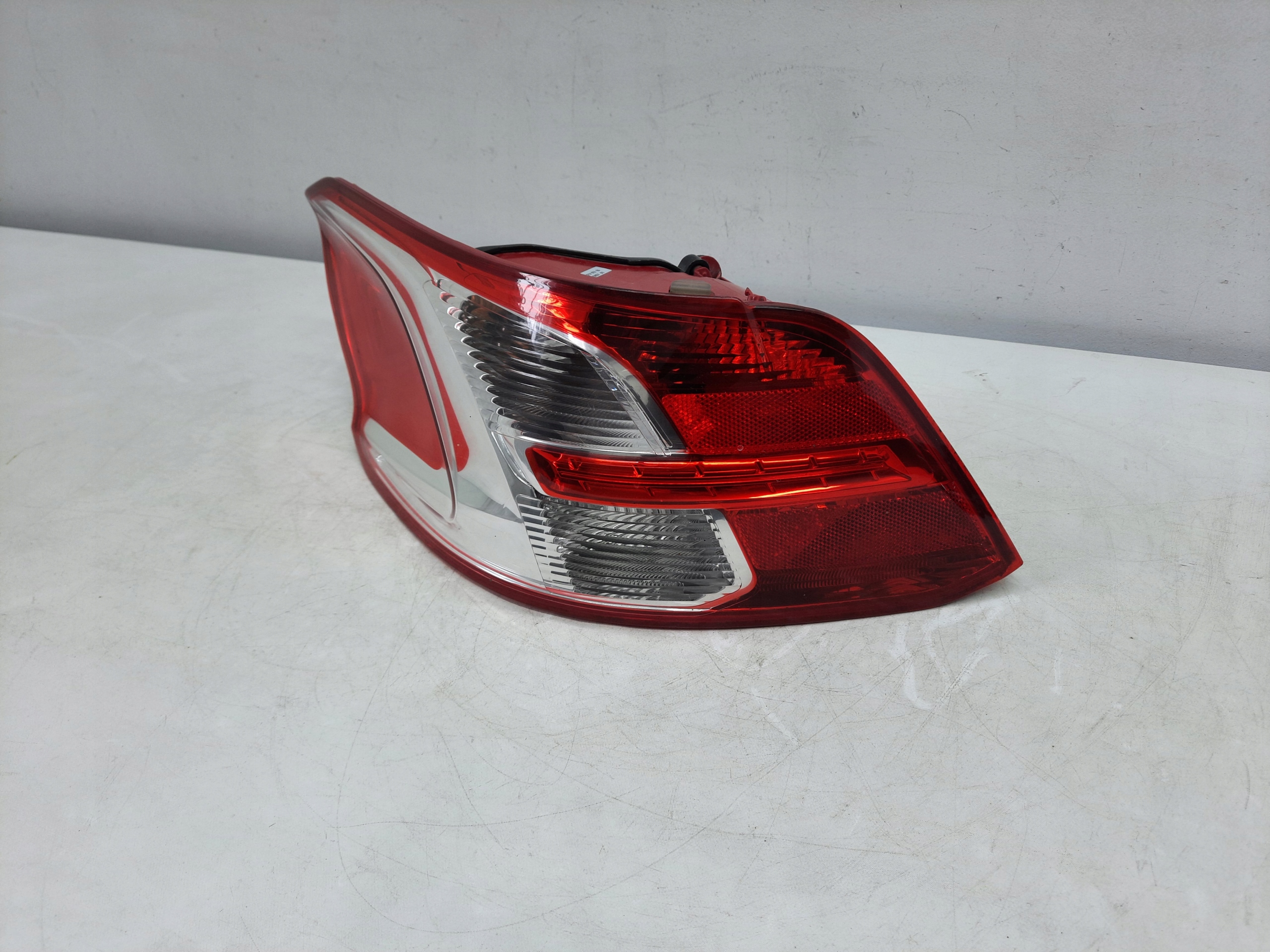 PEUGEOT 301 12- light left rear part original EUROPA