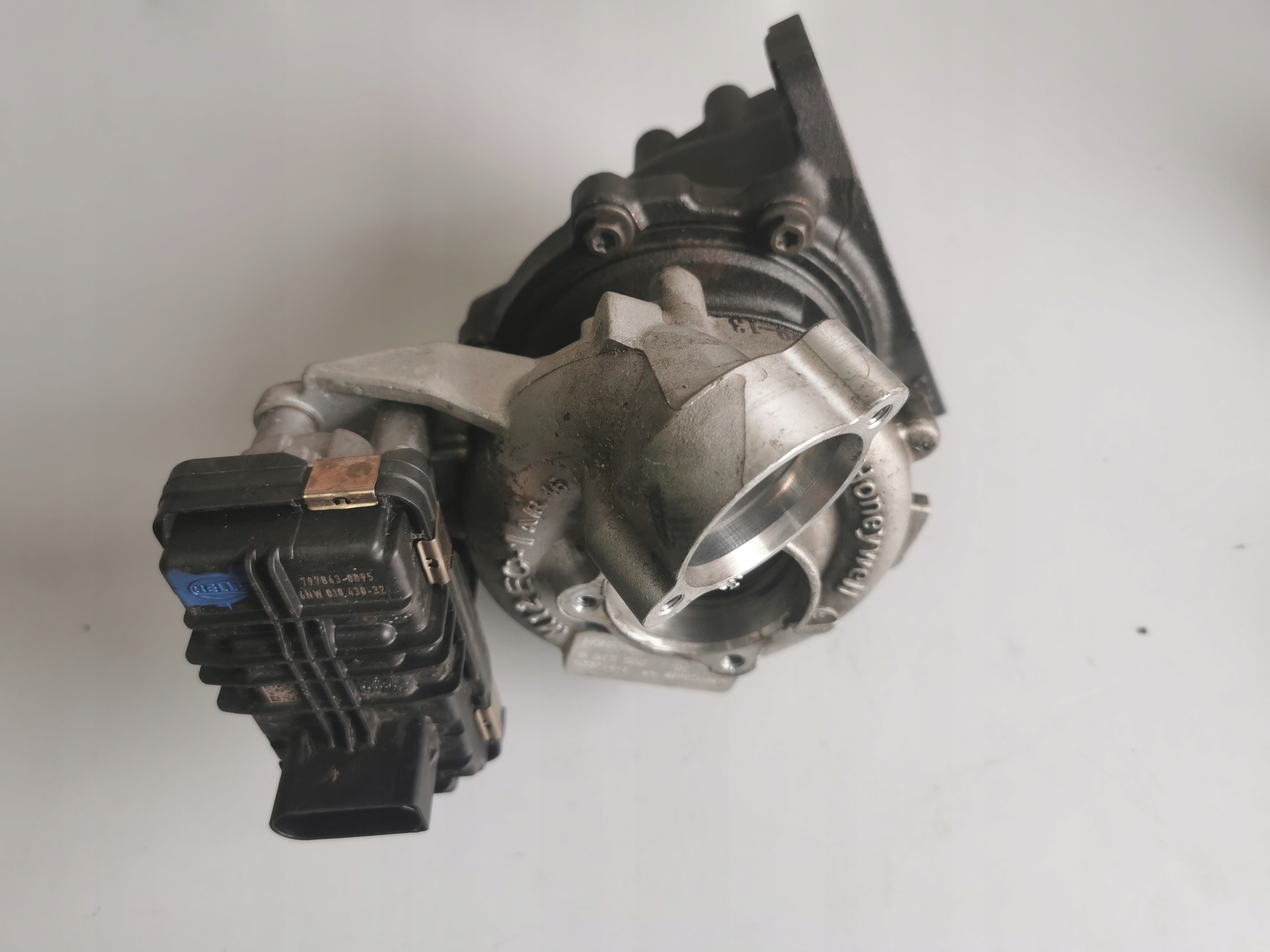 8513566 - Турбокомпрессор BMW F10 F15 F20 F25 F30