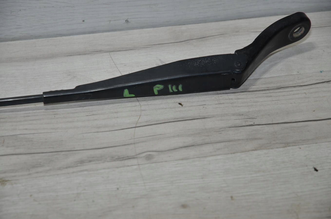 wiper arm left EU Partner III lift 13r