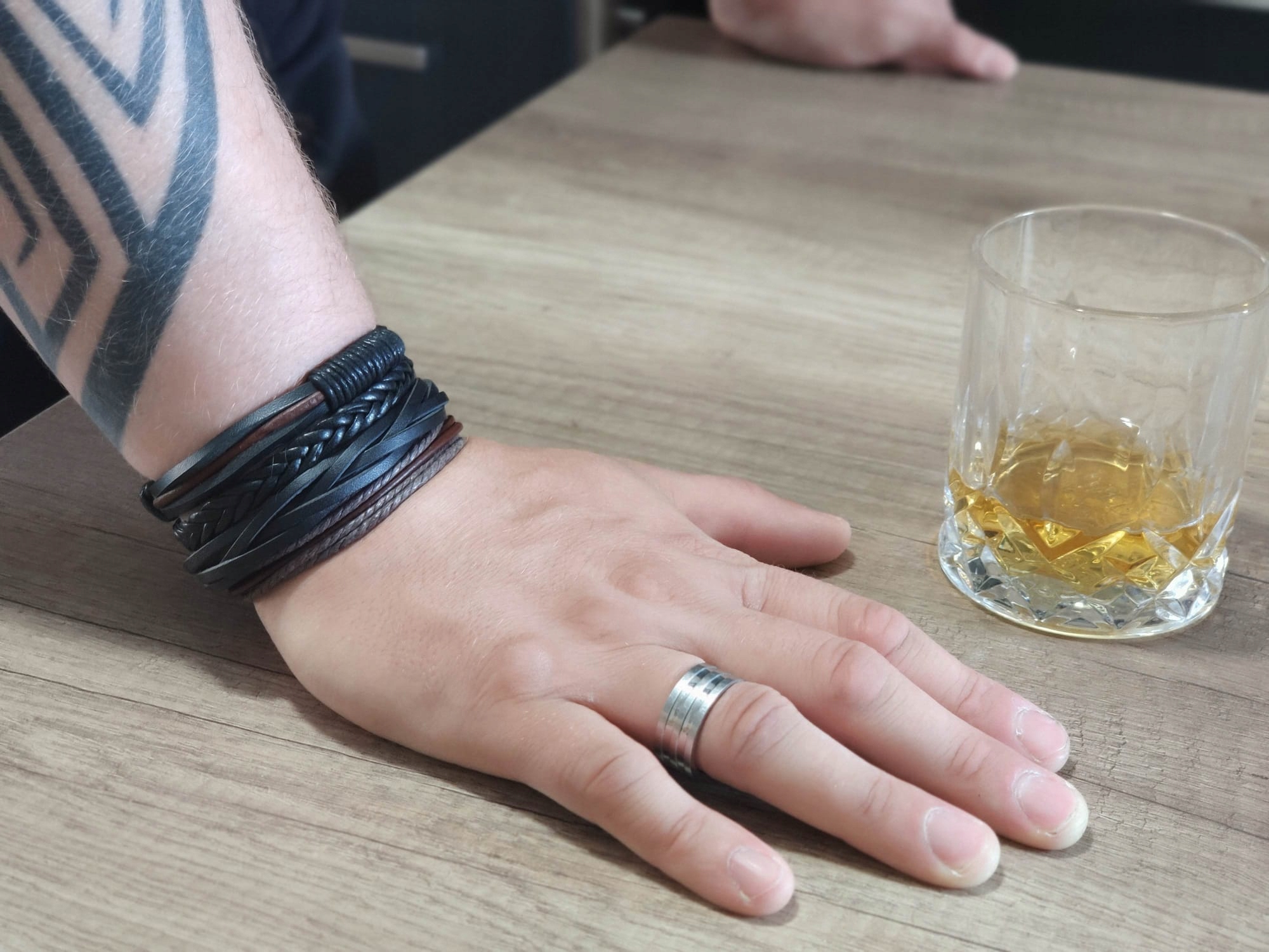 BRANSOLETKA MĘSKA SKÓRZANA RZEMYK SKÓRZANY BRANSOLETKI REGULOWANA 4w1 Kolor dominujący czarny