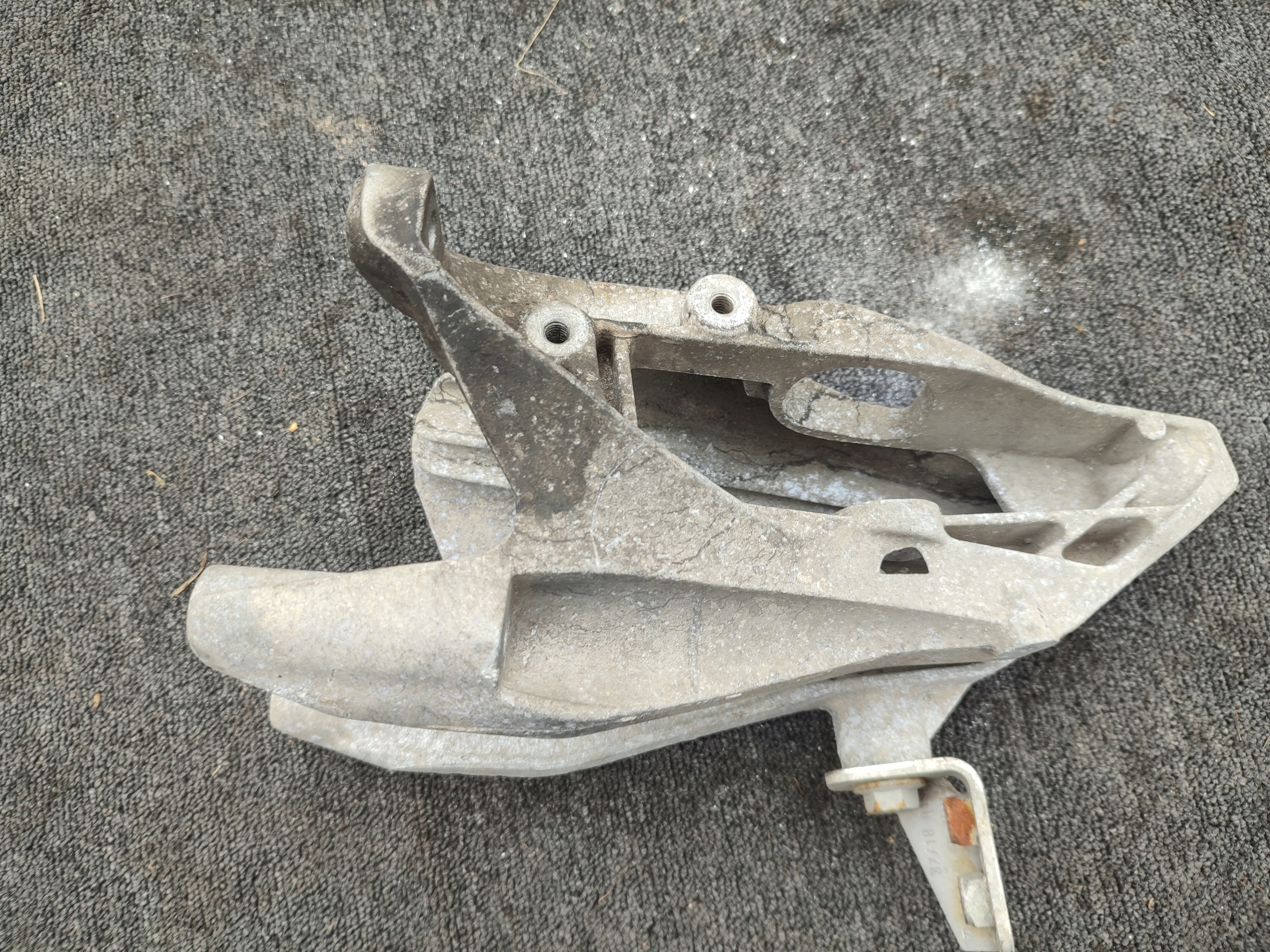 holder engine mount VOLKSWAGEN T6 2.0 TDI 7E0199370L