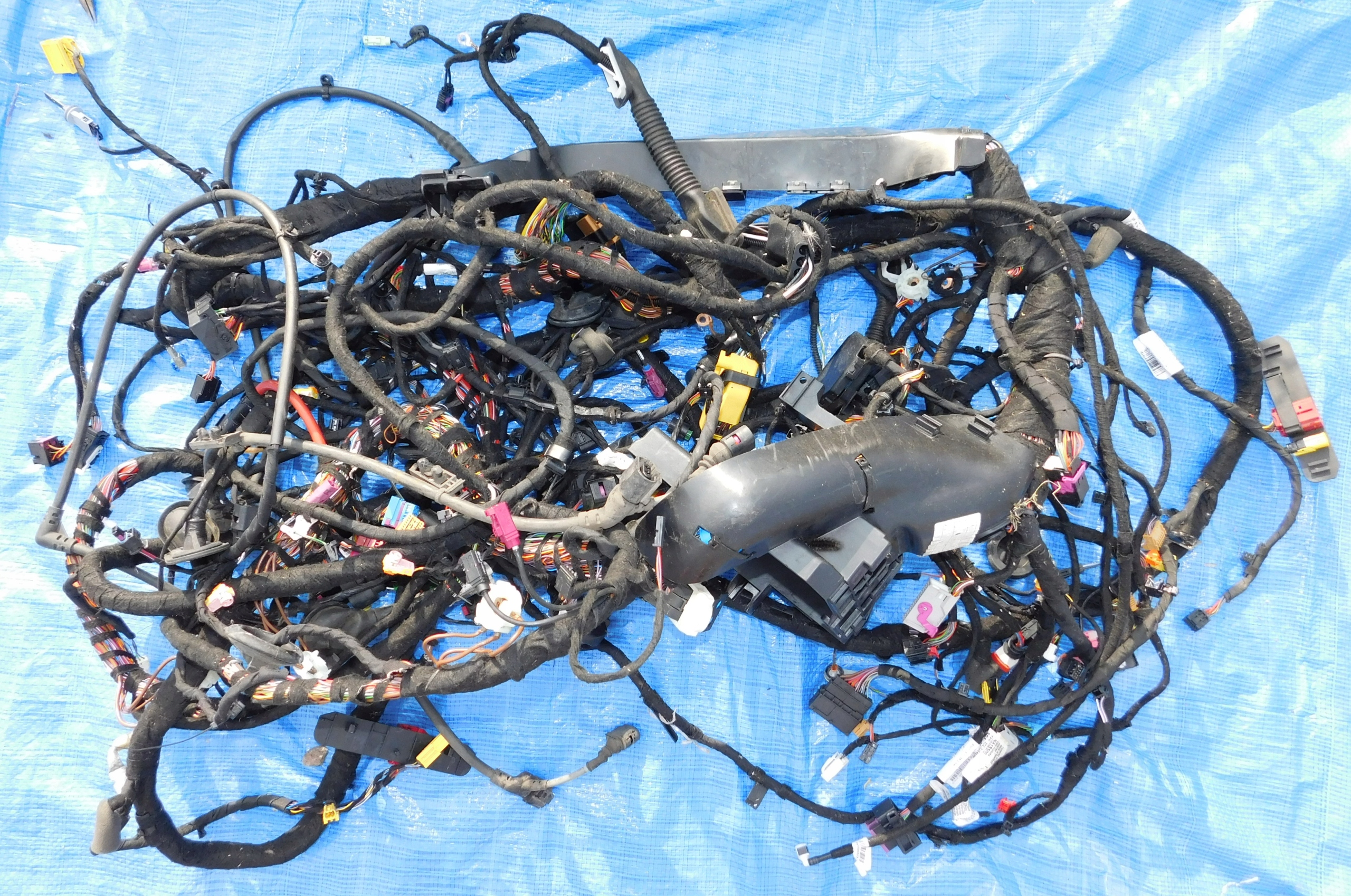 LEON IV 5F 1.4 TSI HYBRYDA INSTALACJA WNĘTRZA AUTA PUSZKA BEZPIECZNIKÓW