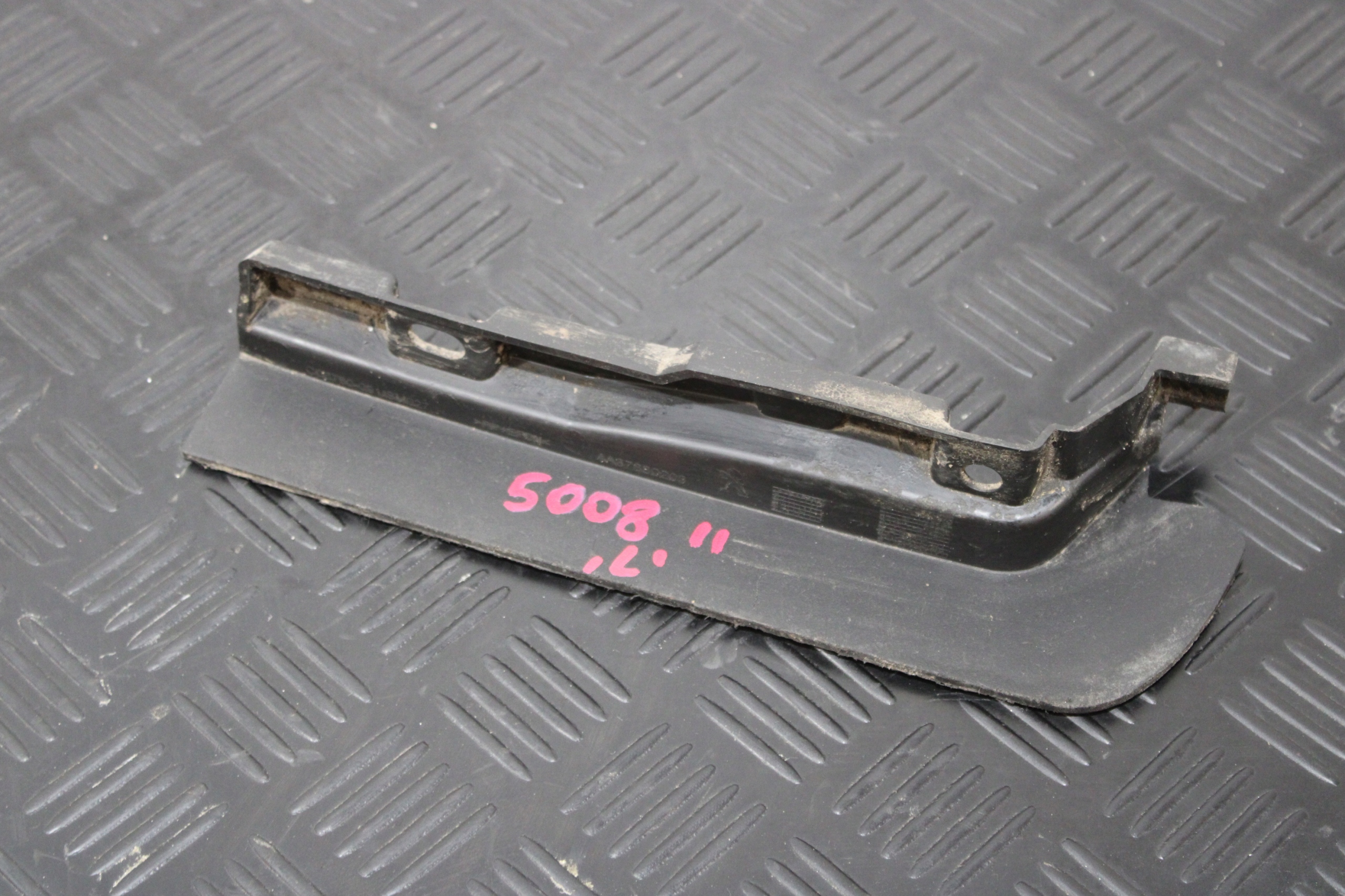 Schmutzfänger links AA37830203 PEUGEOT 5008 II 2