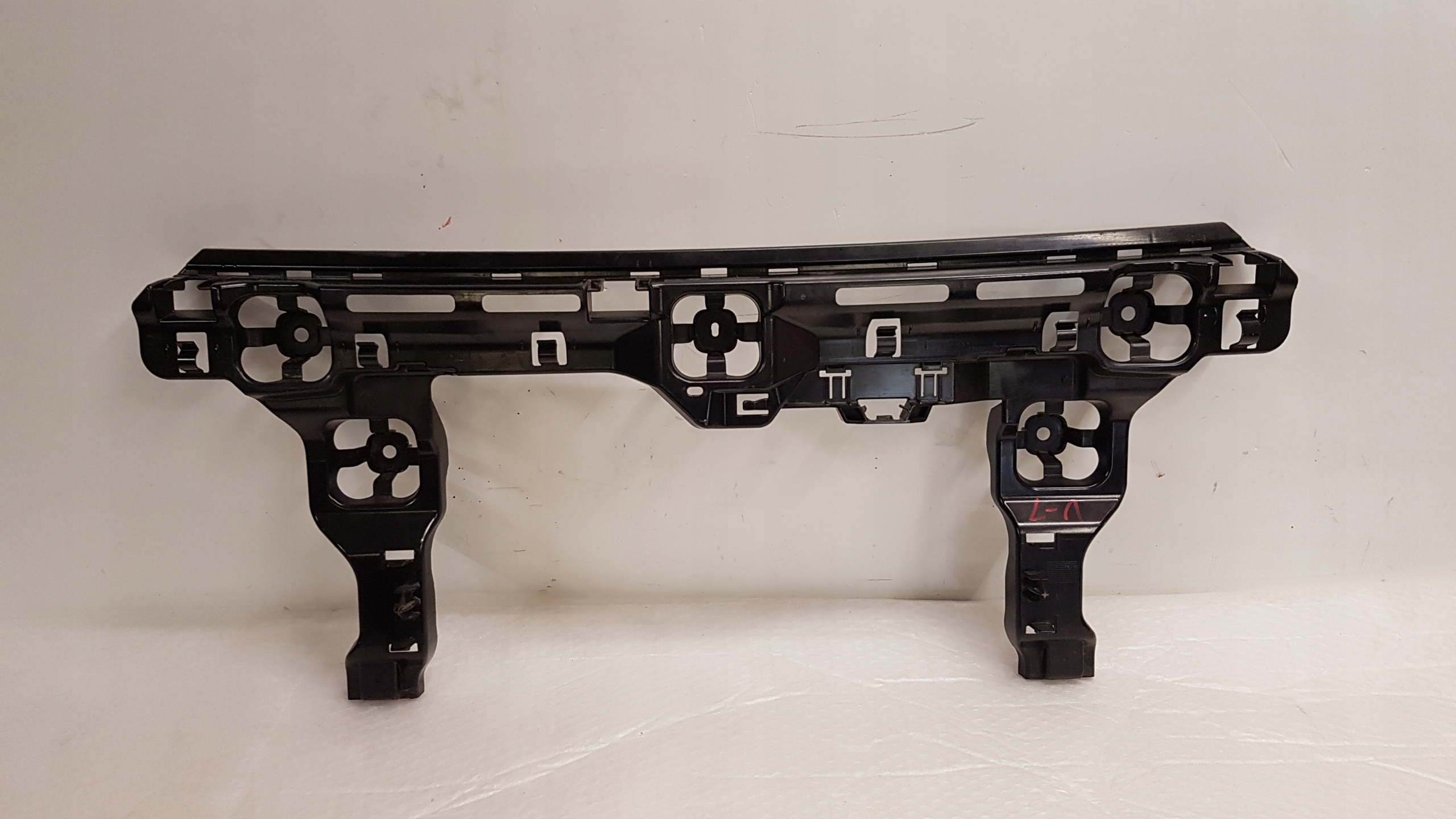 bumper bracket rear part BMW SERIA 1 F40 8496655