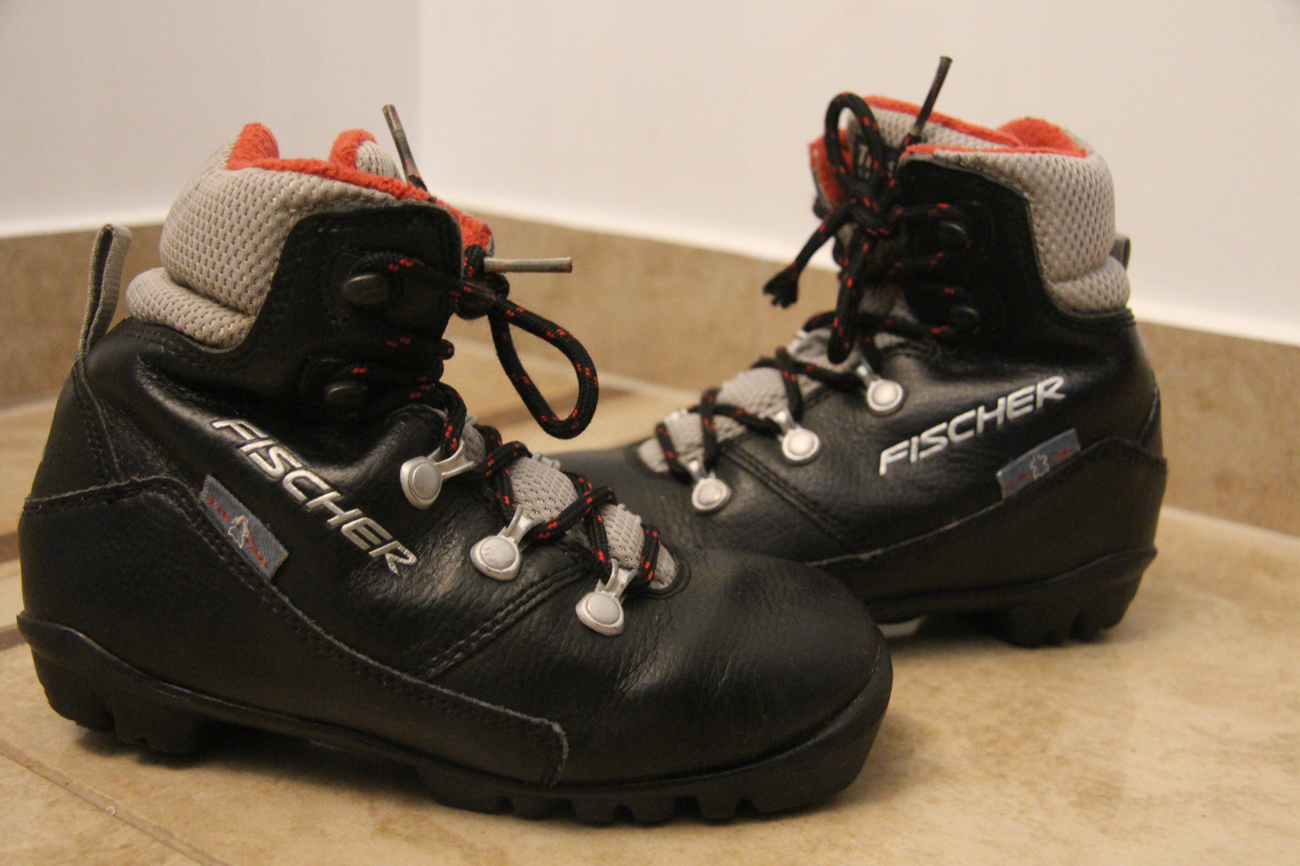 FISCHER - ROZ.32/20,5CM - NNN Marka Fischer