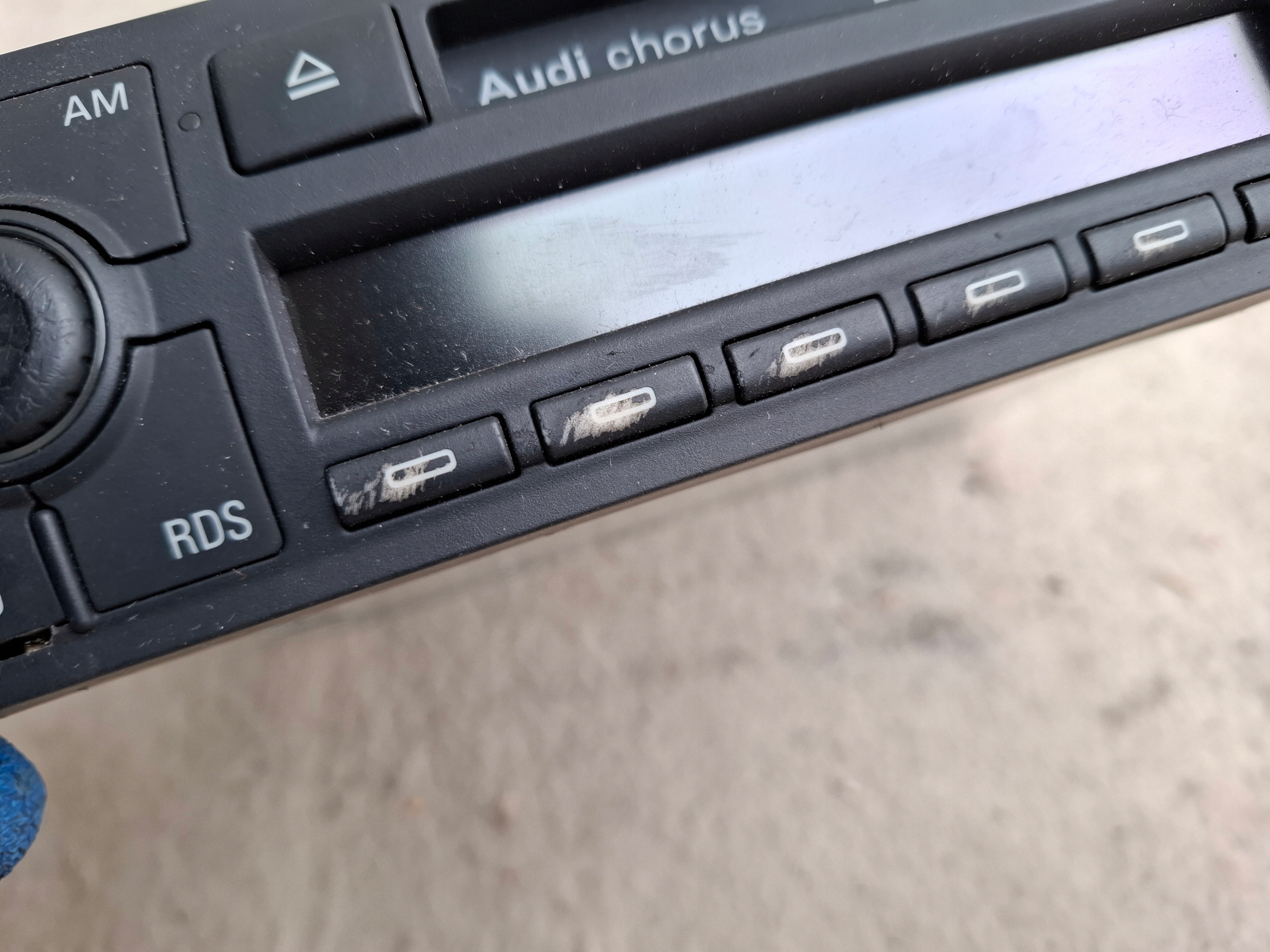 RADIO without navigation devices AUDI TT 8N 4B0035152E CHORUS 2003r
