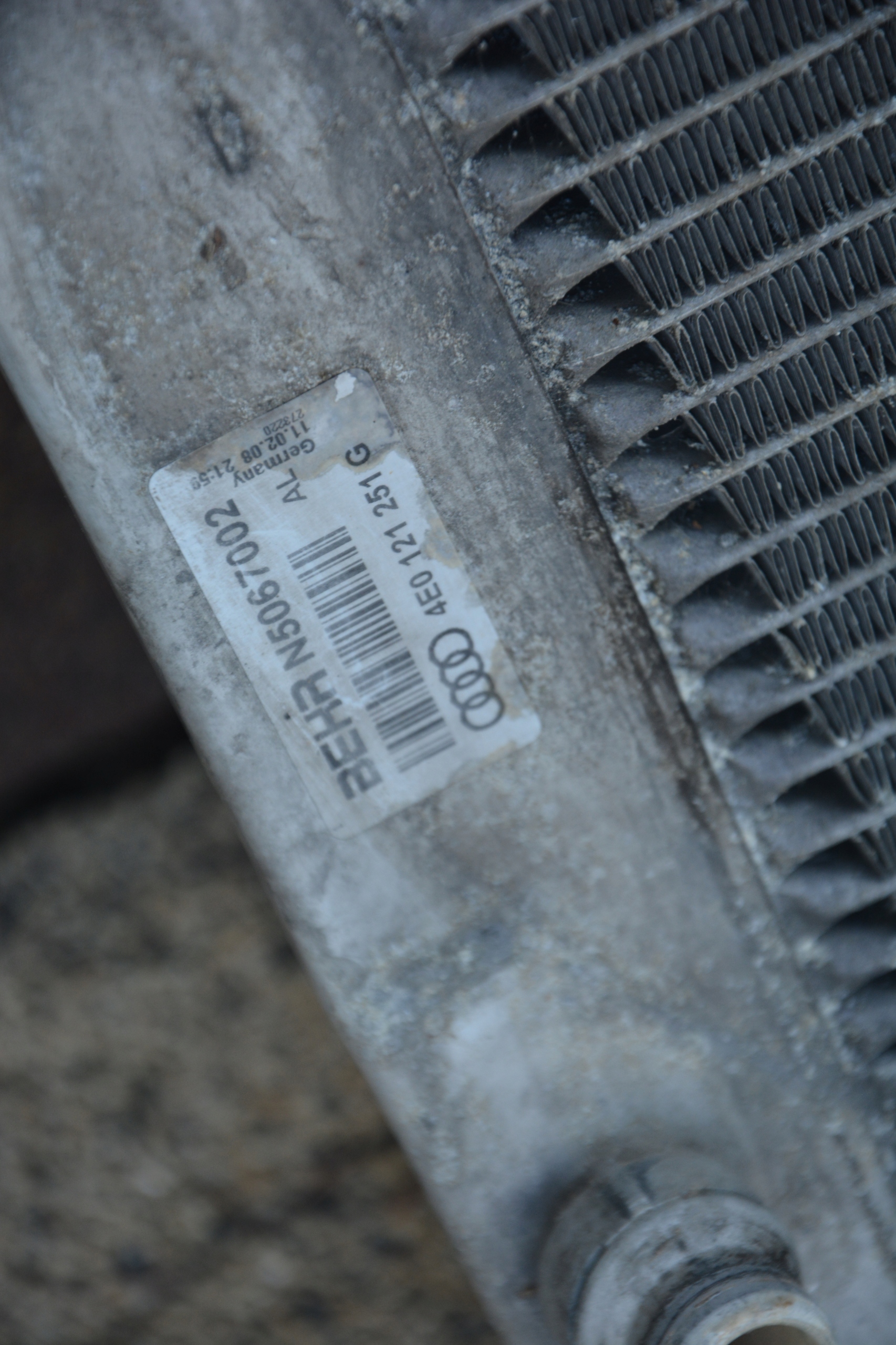 CHŁODNICA WODY AUDI A8 D3 4E0121251G Wersja Europejska