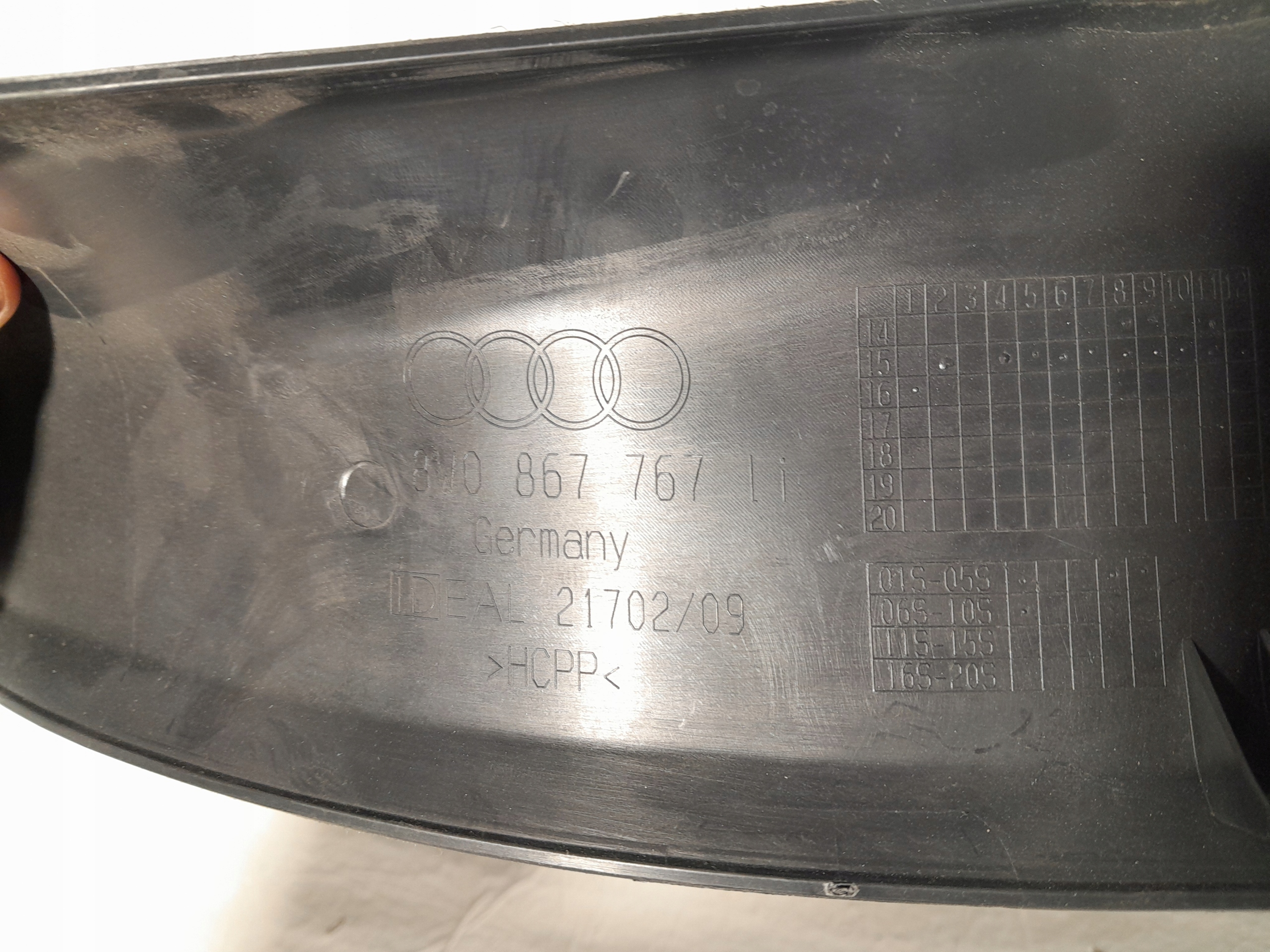 AUDI A4 B9 cover side SLUPKA 8W0867767